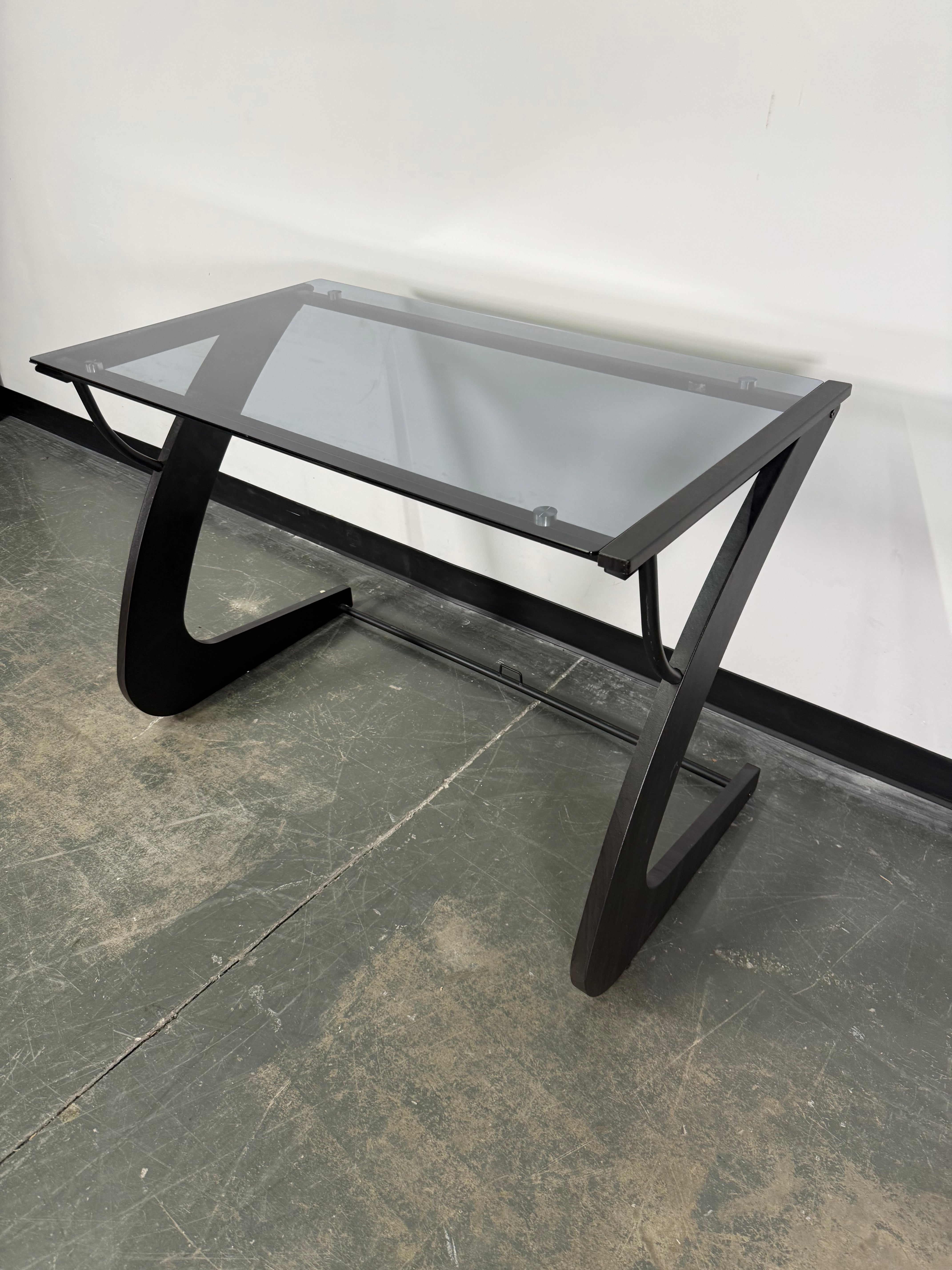 Modern Glass-Top Desk – Sleek, Simple, and Stylish