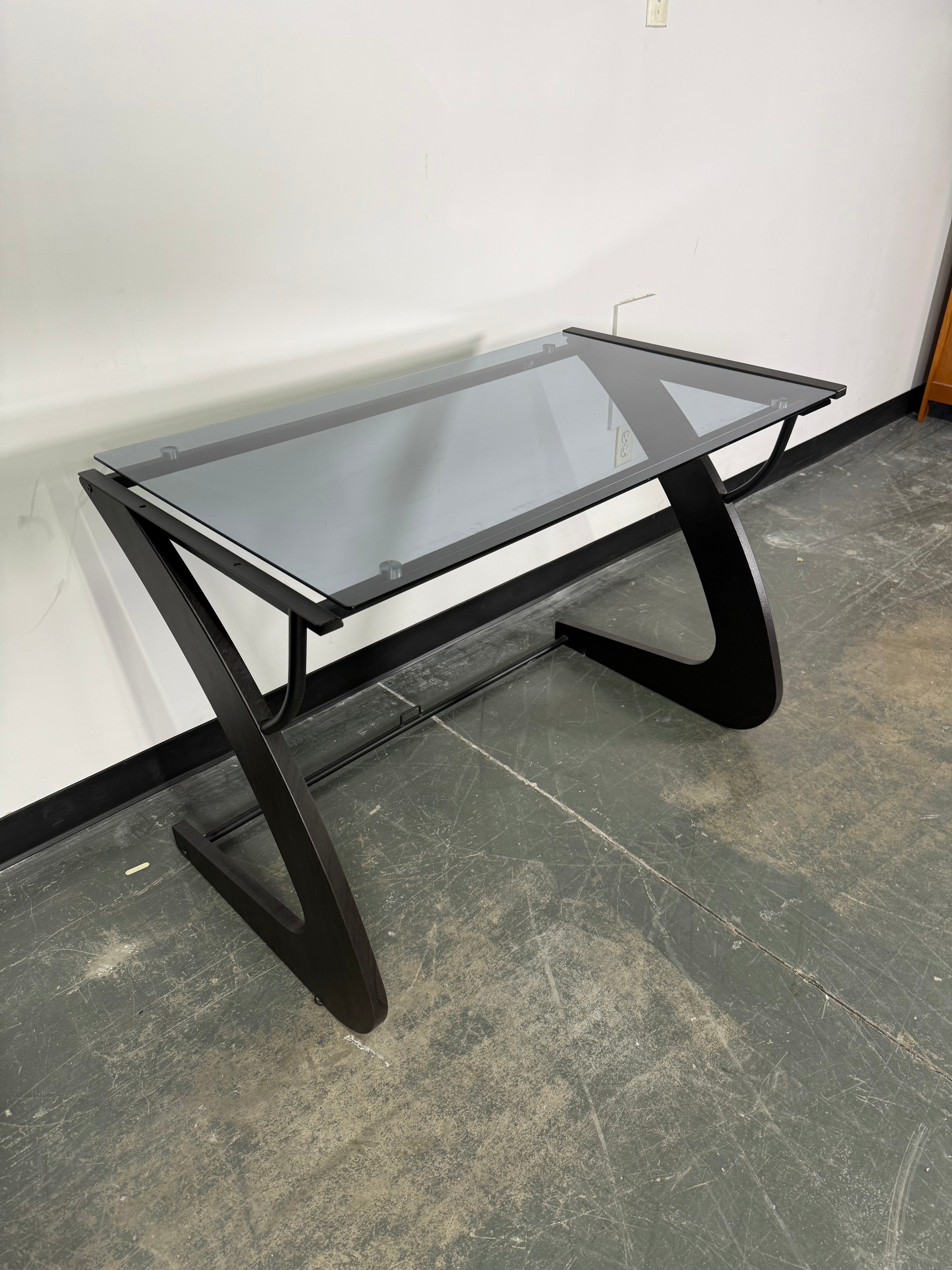 Modern Glass-Top Desk – Sleek, Simple, and Stylish