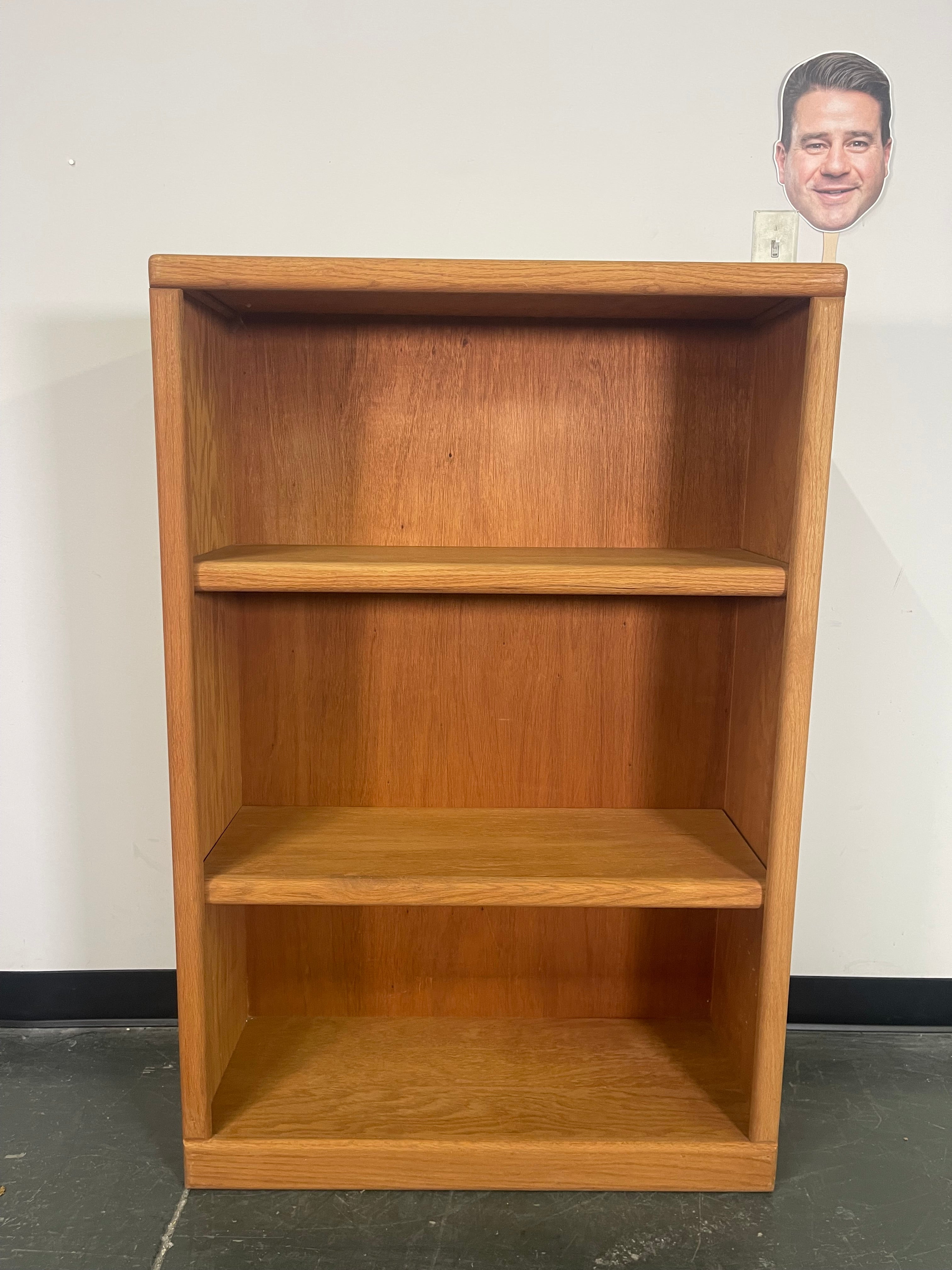 Solid Oak Bookshelf – Warm & Timeless 🌿