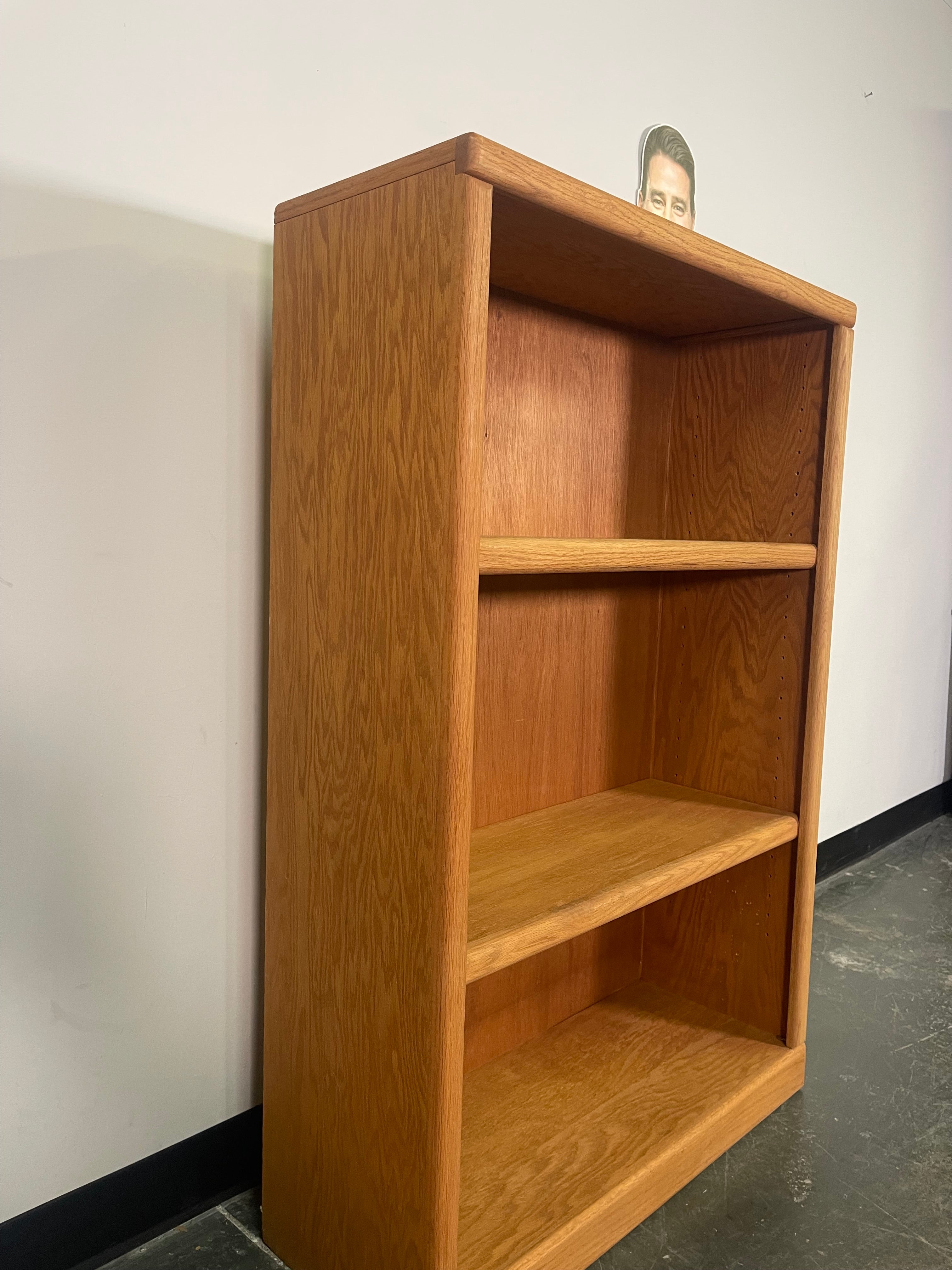 Solid Oak Bookshelf – Warm & Timeless 🌿