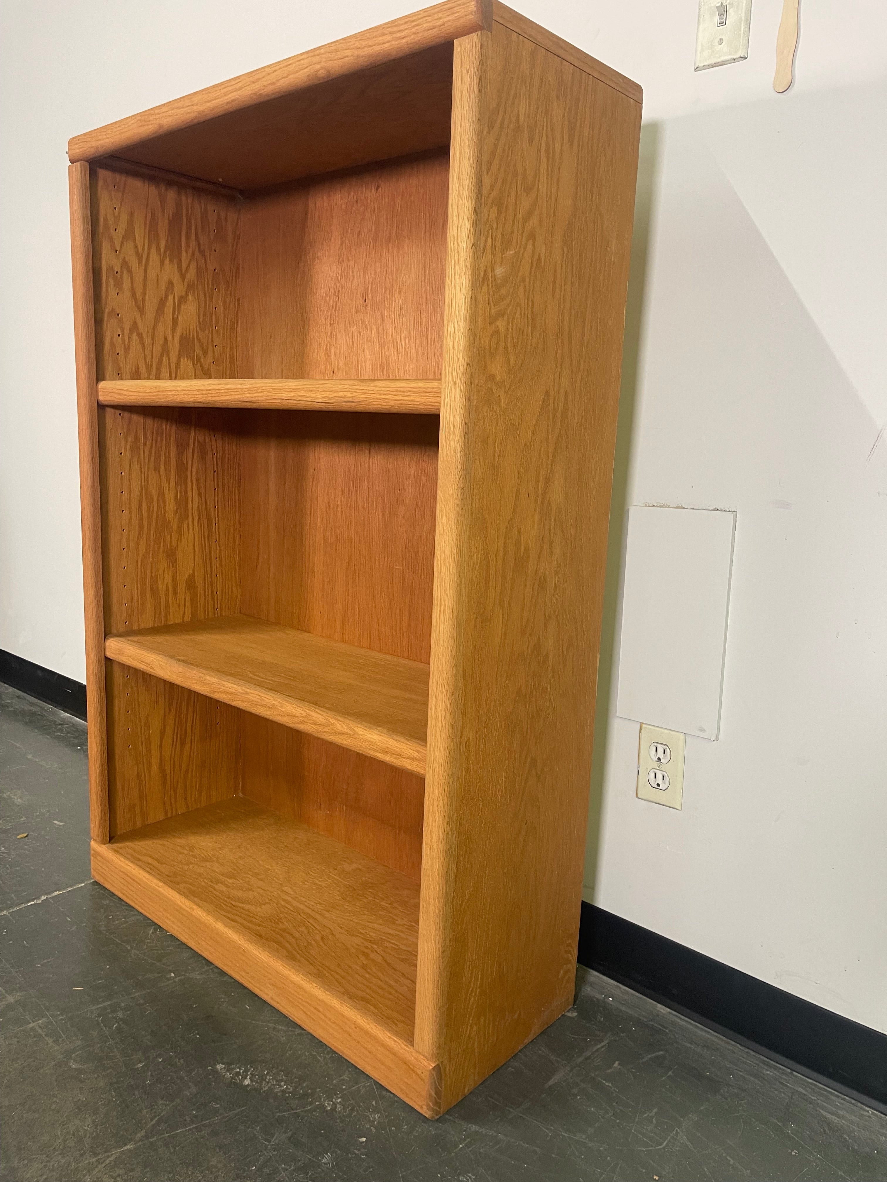 Solid Oak Bookshelf – Warm & Timeless 🌿