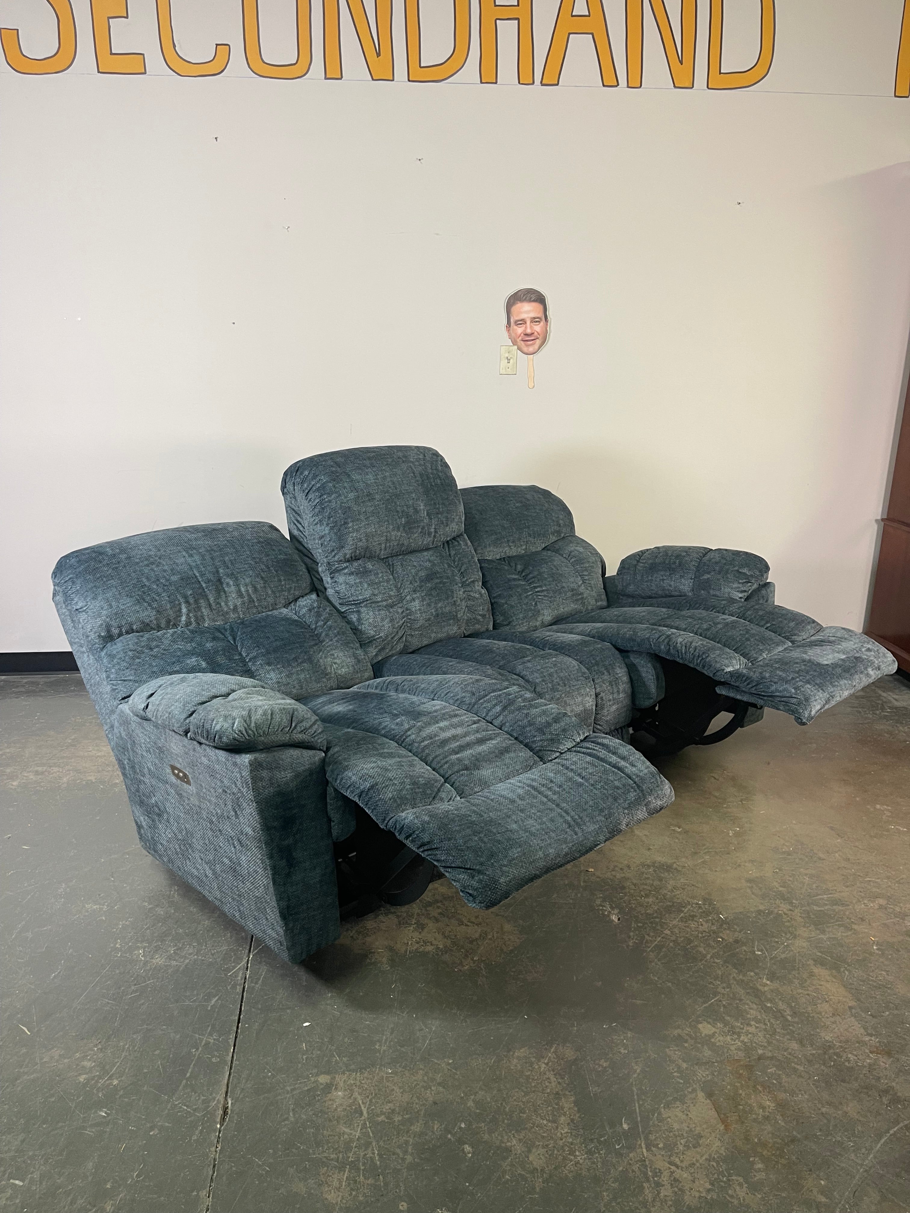 Power Reclining Sofa with USB – Ultimate Comfort Upgrade 🔌🛋️