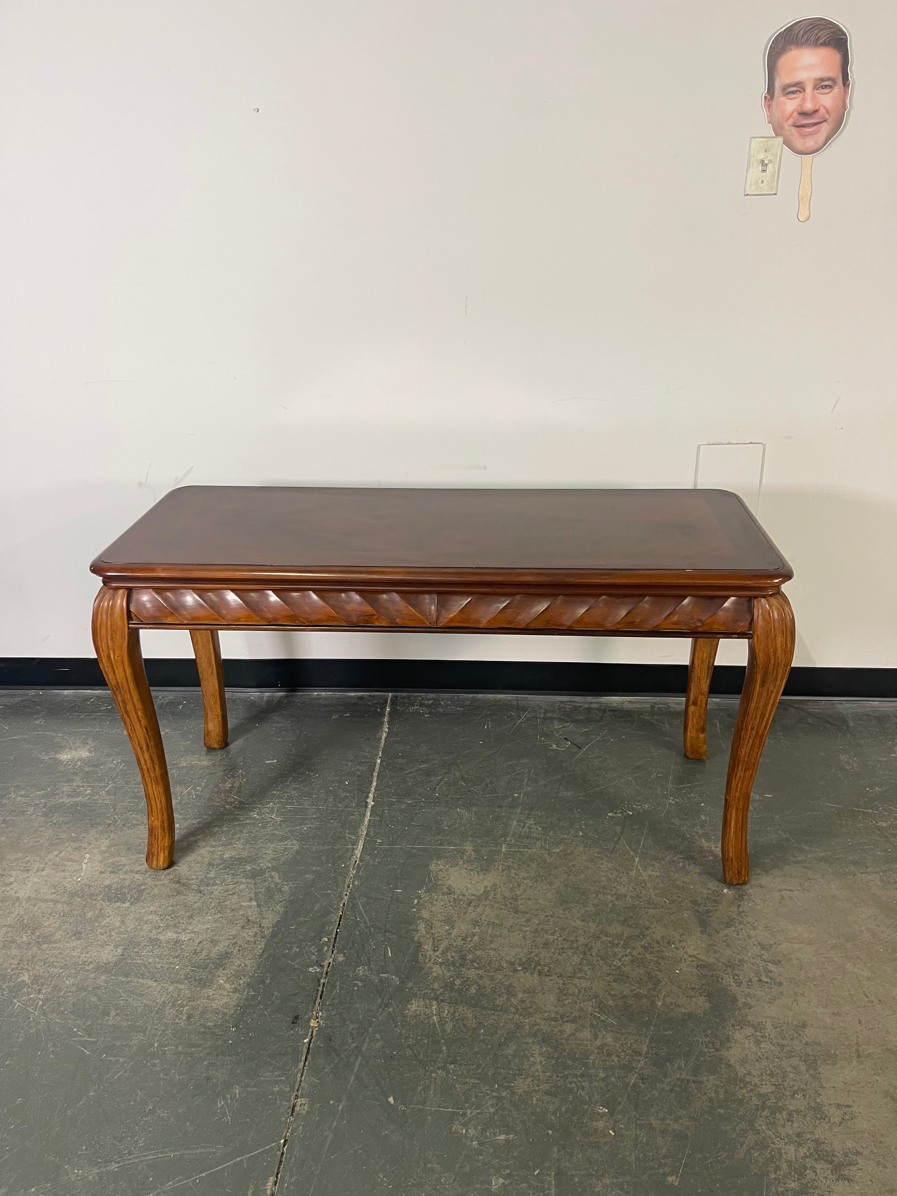 Elegant Carved Wood Console Table – Timeless Sophistication ✨