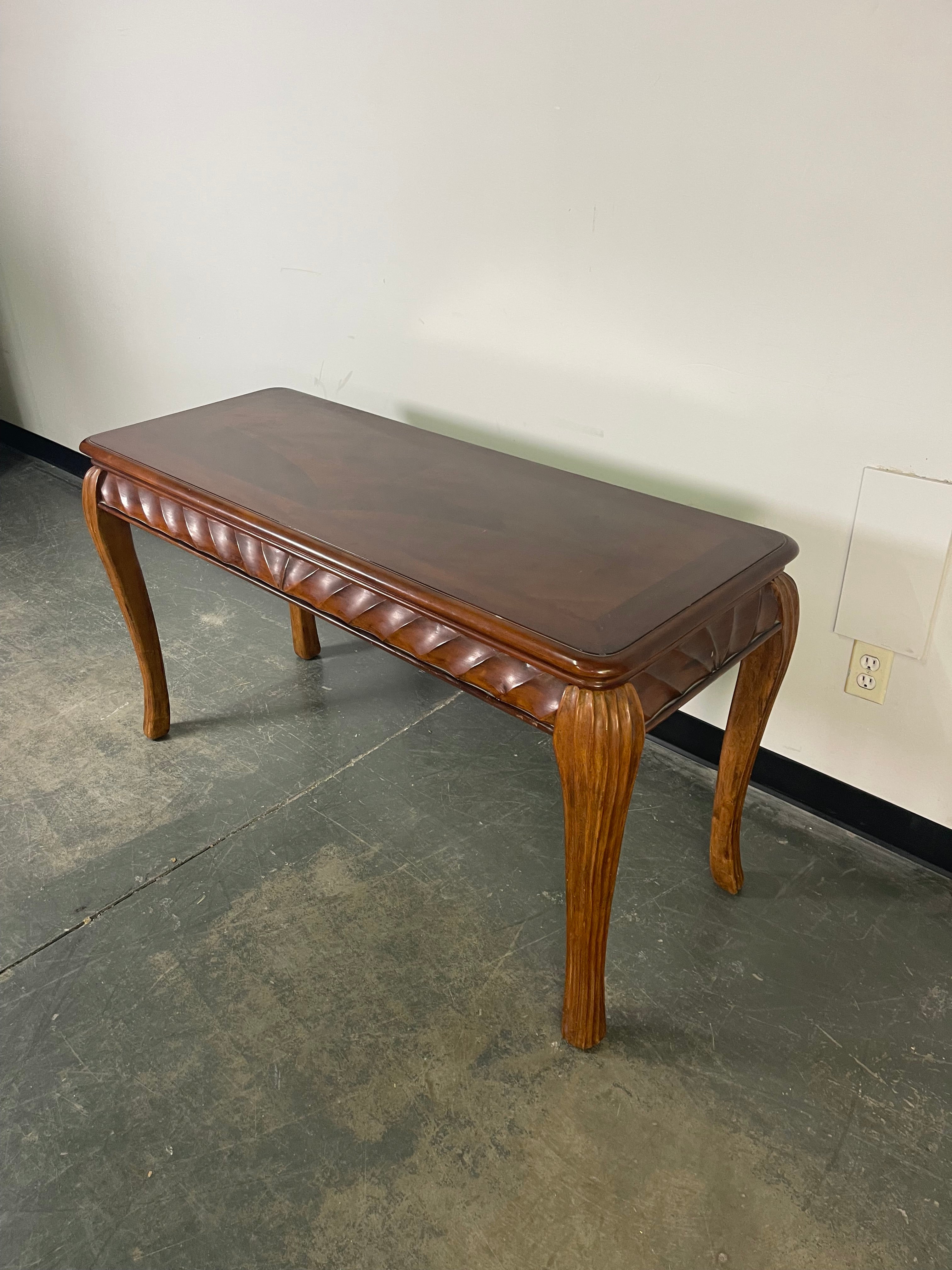 Elegant Carved Wood Console Table – Timeless Sophistication ✨
