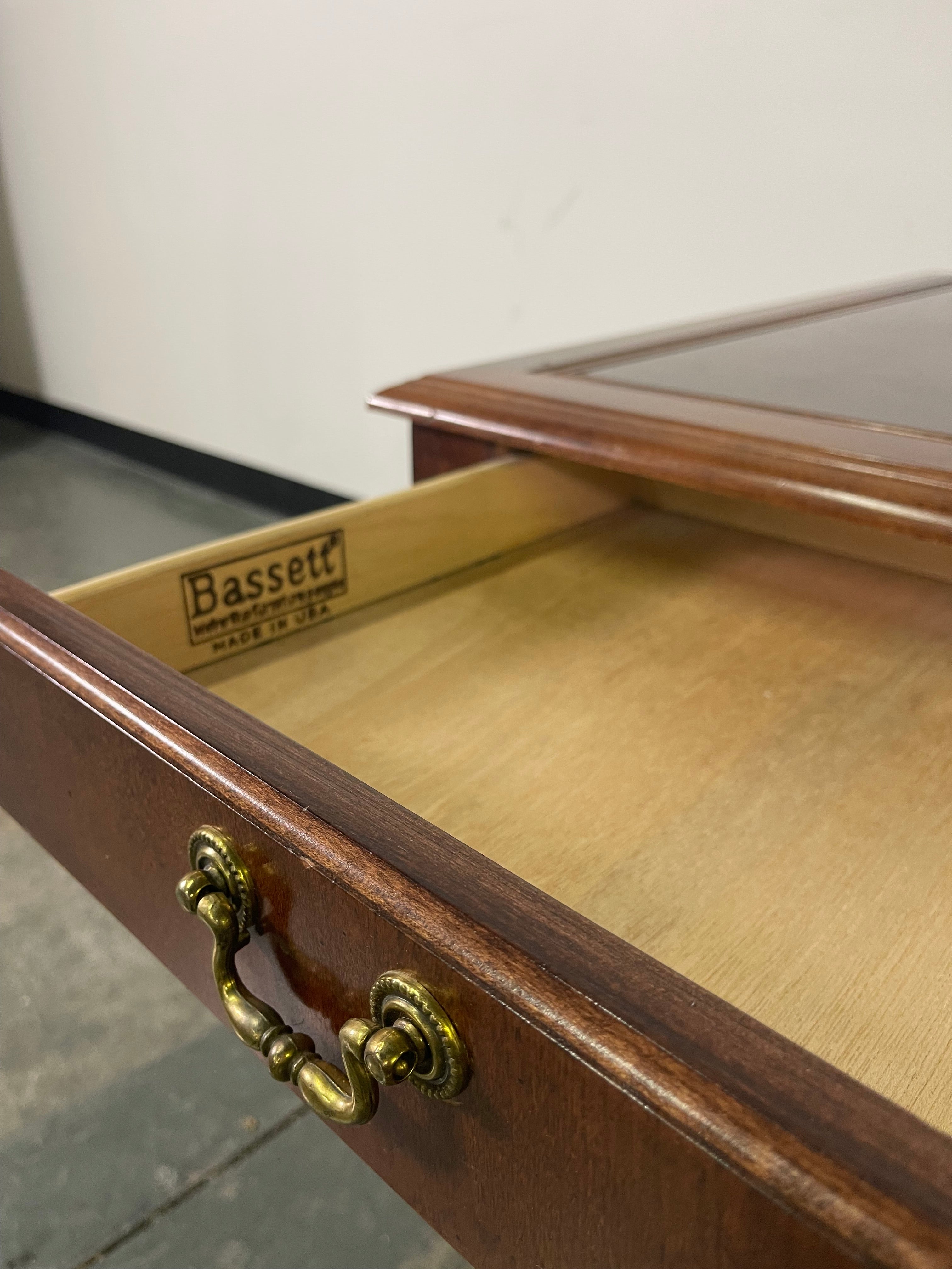 Classic Bassett Wood End Table – Timeless Elegance with Storage ✨