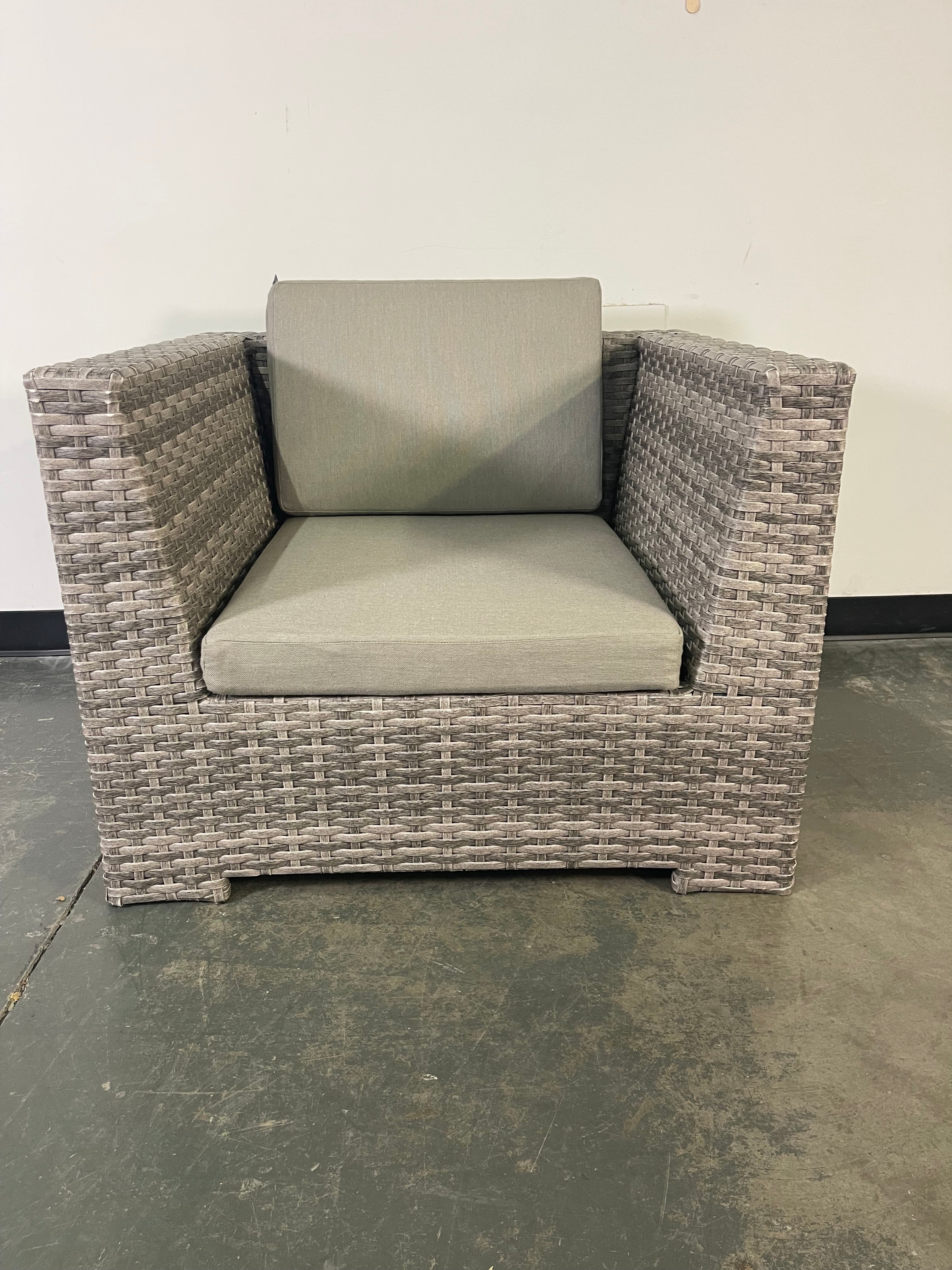 Modern Wicker Lounge Chair – Indoor Comfort, Outdoor Style 🌿🪑