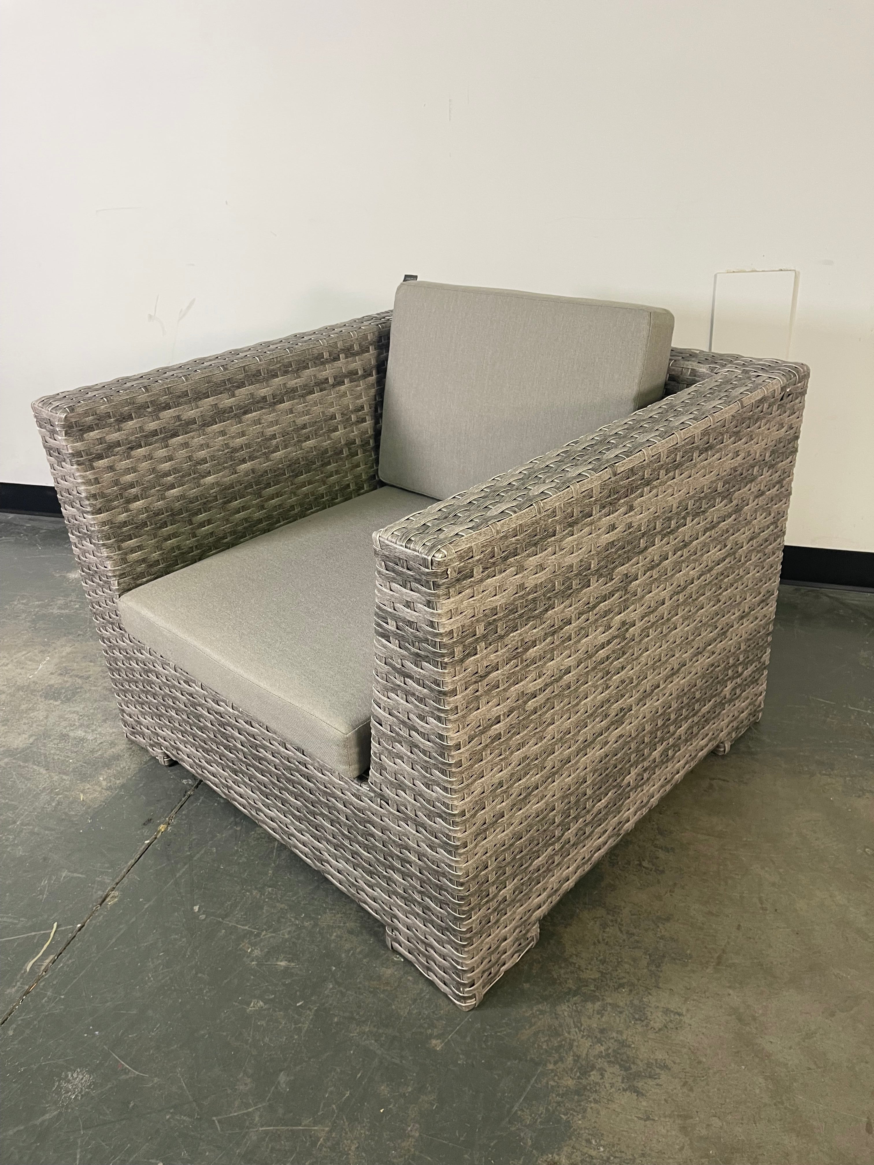 Modern Wicker Lounge Chair – Indoor Comfort, Outdoor Style 🌿🪑