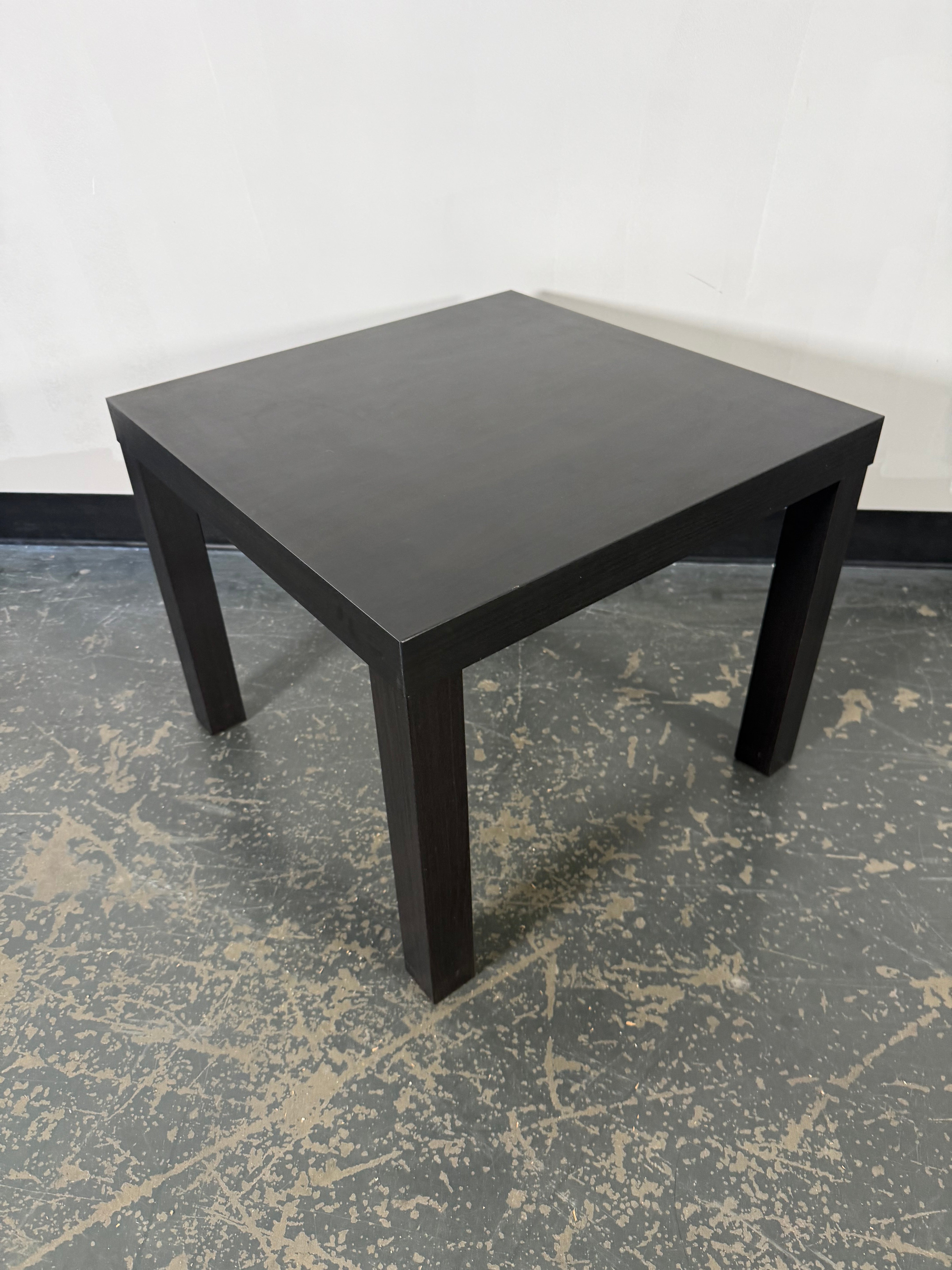 Modern Black End Table – Clean &amp; Versatile