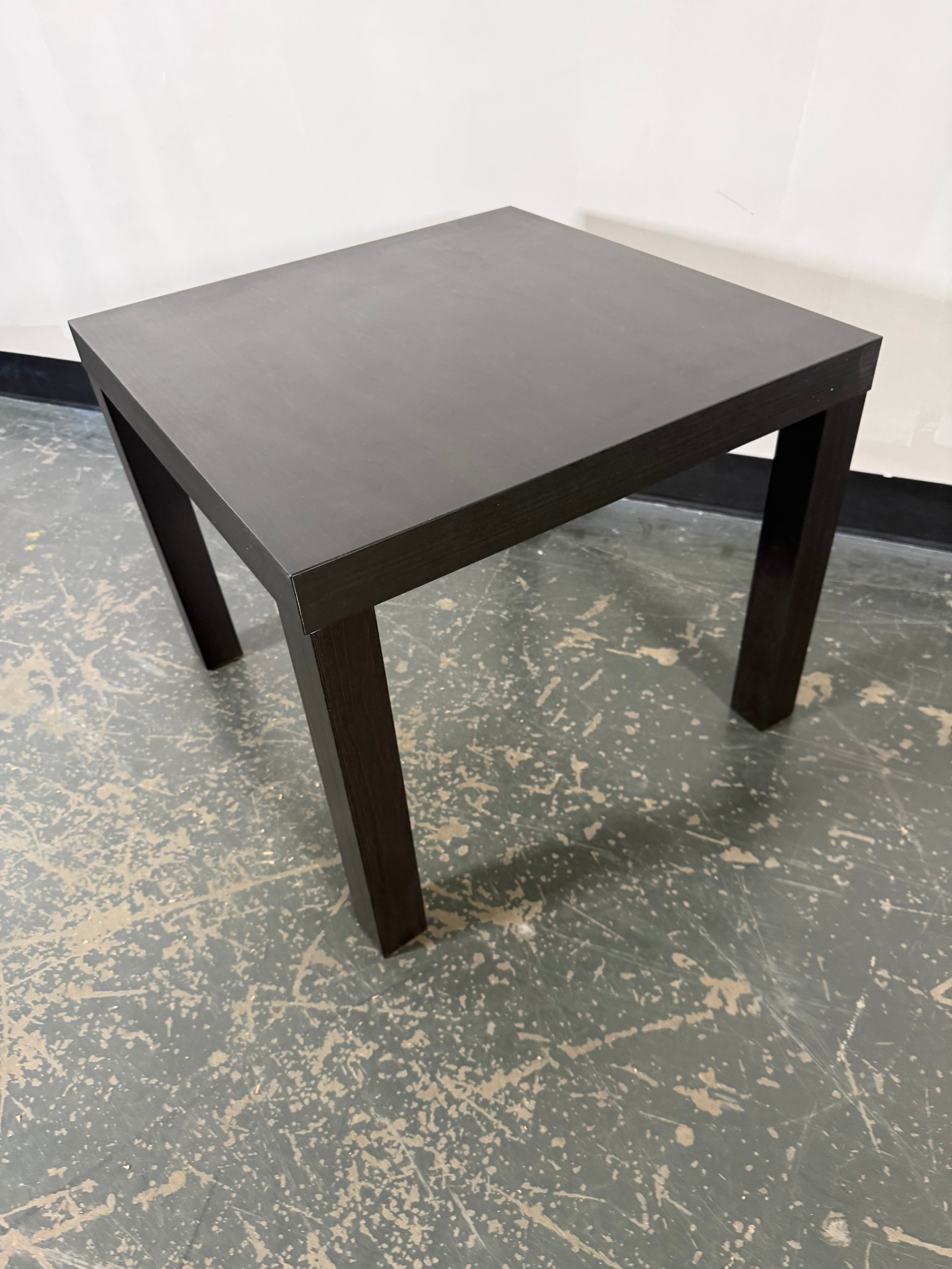 Modern Black End Table – Clean & Versatile