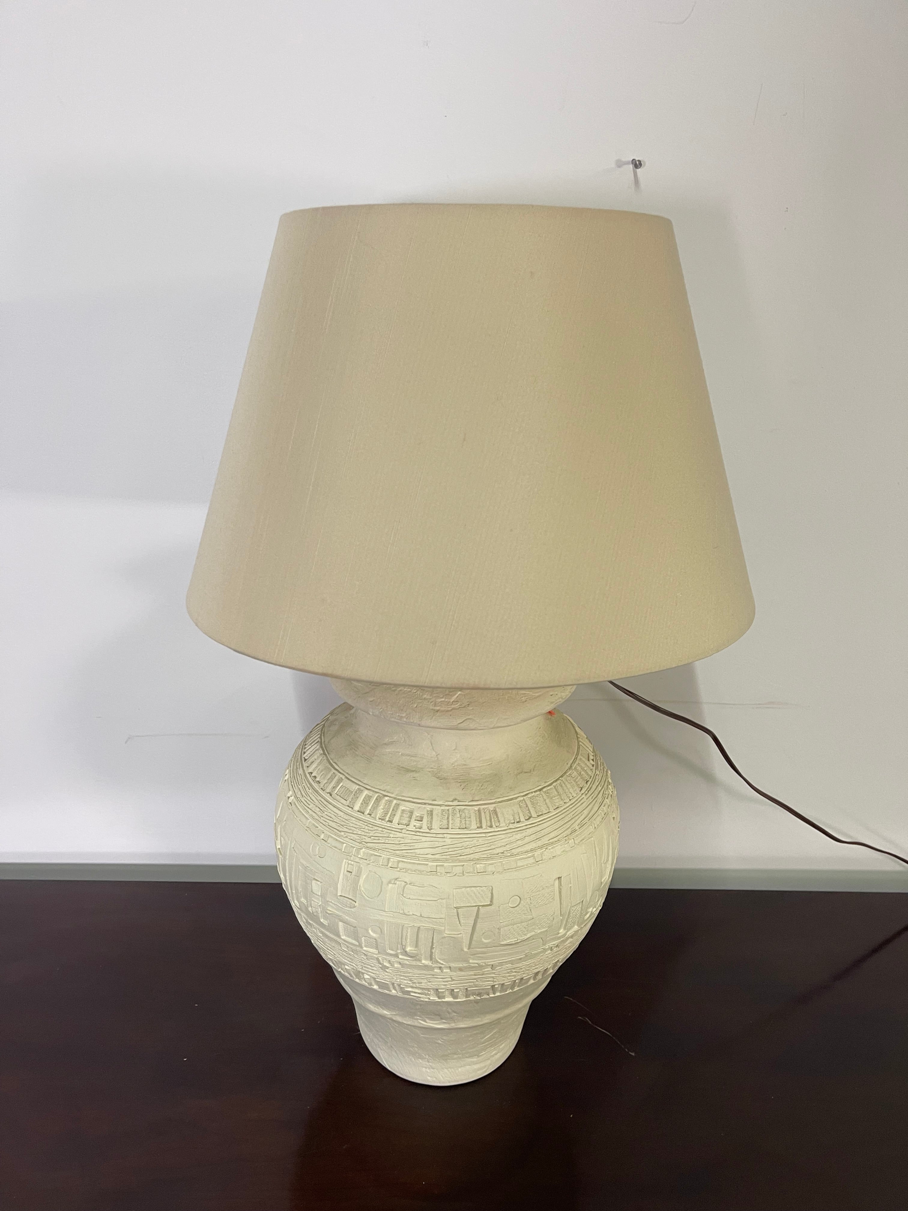 Vintage Textured Ceramic Table Lamp