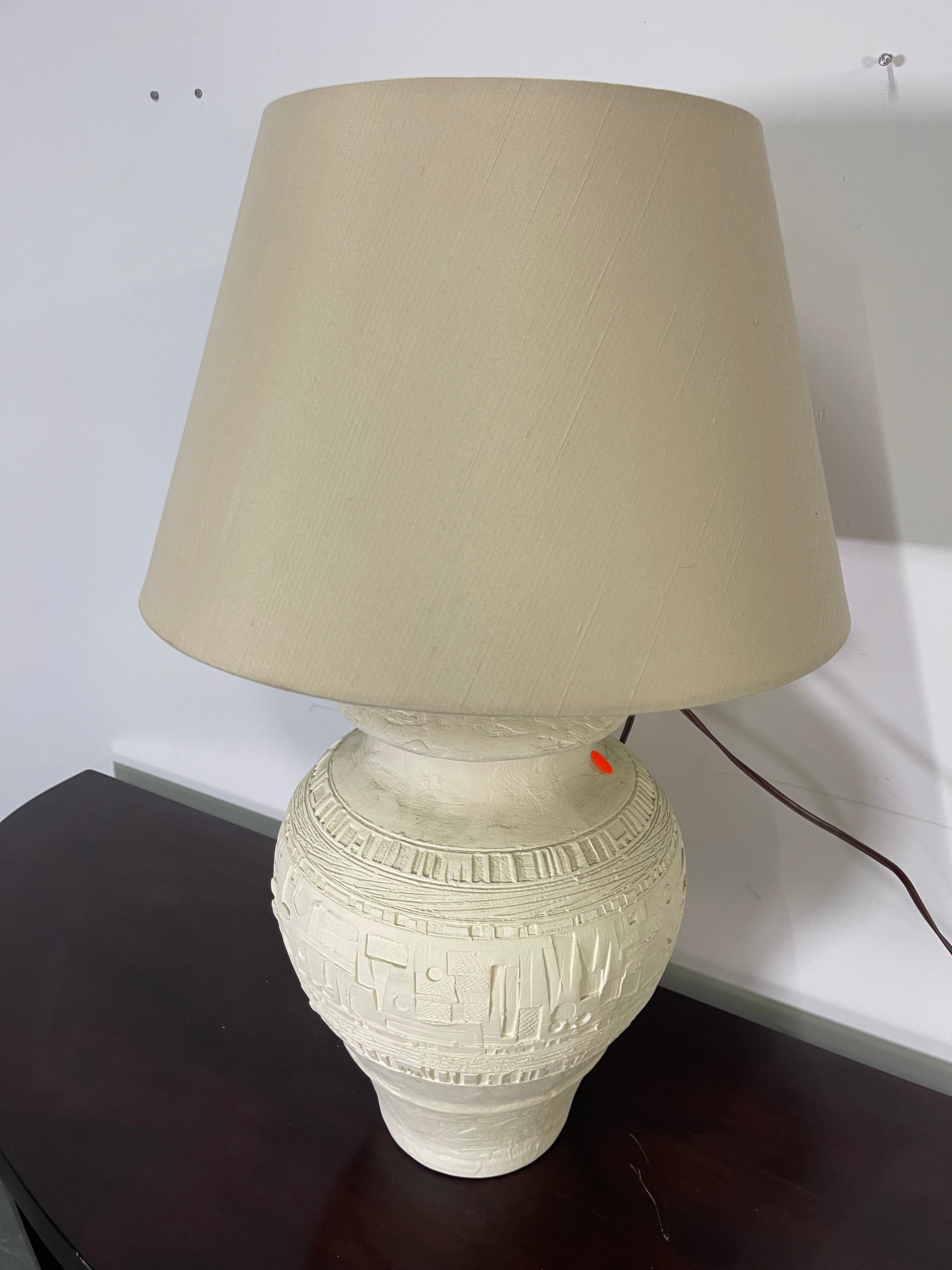 Vintage Textured Ceramic Table Lamp