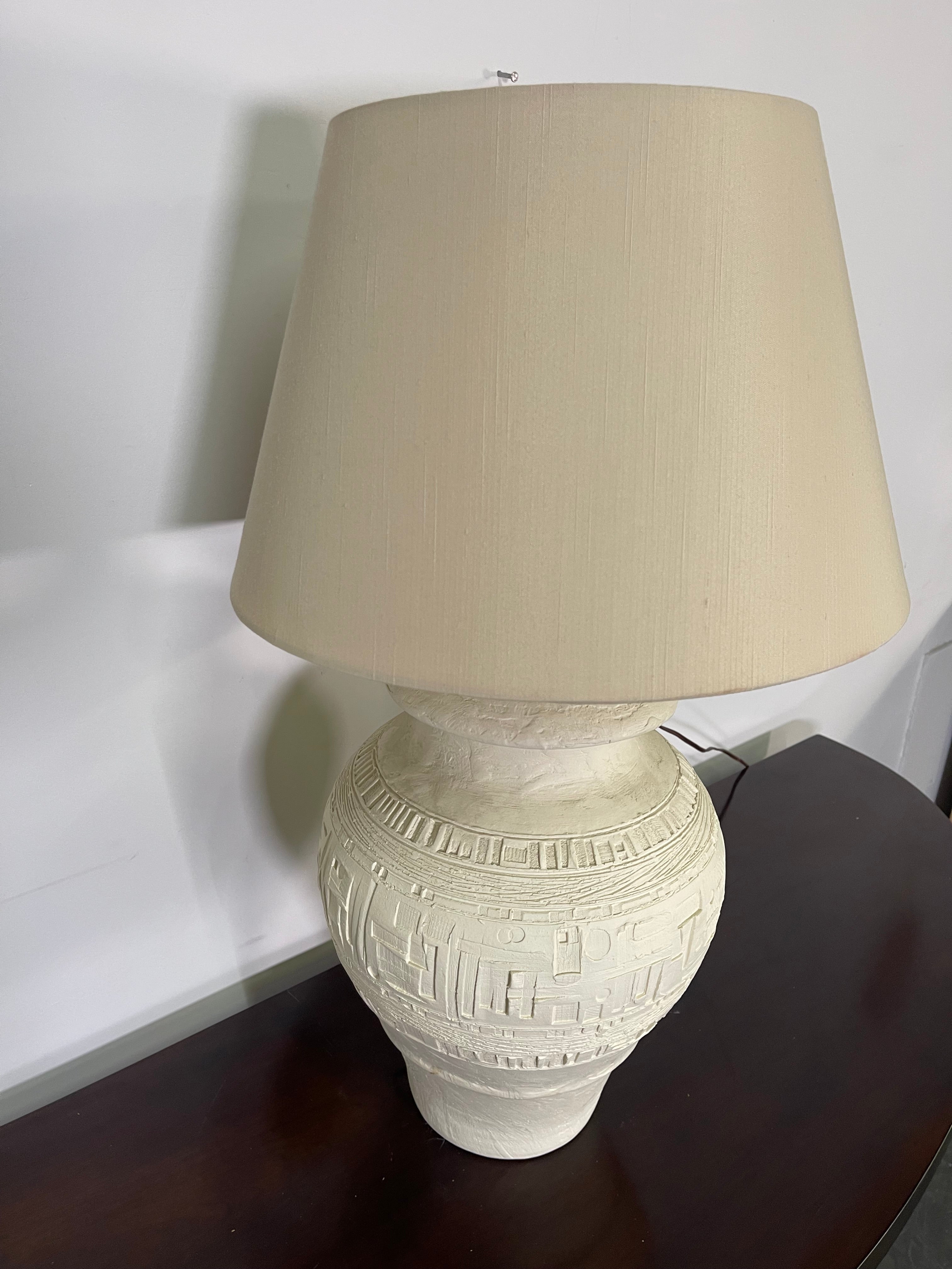 Vintage Textured Ceramic Table Lamp