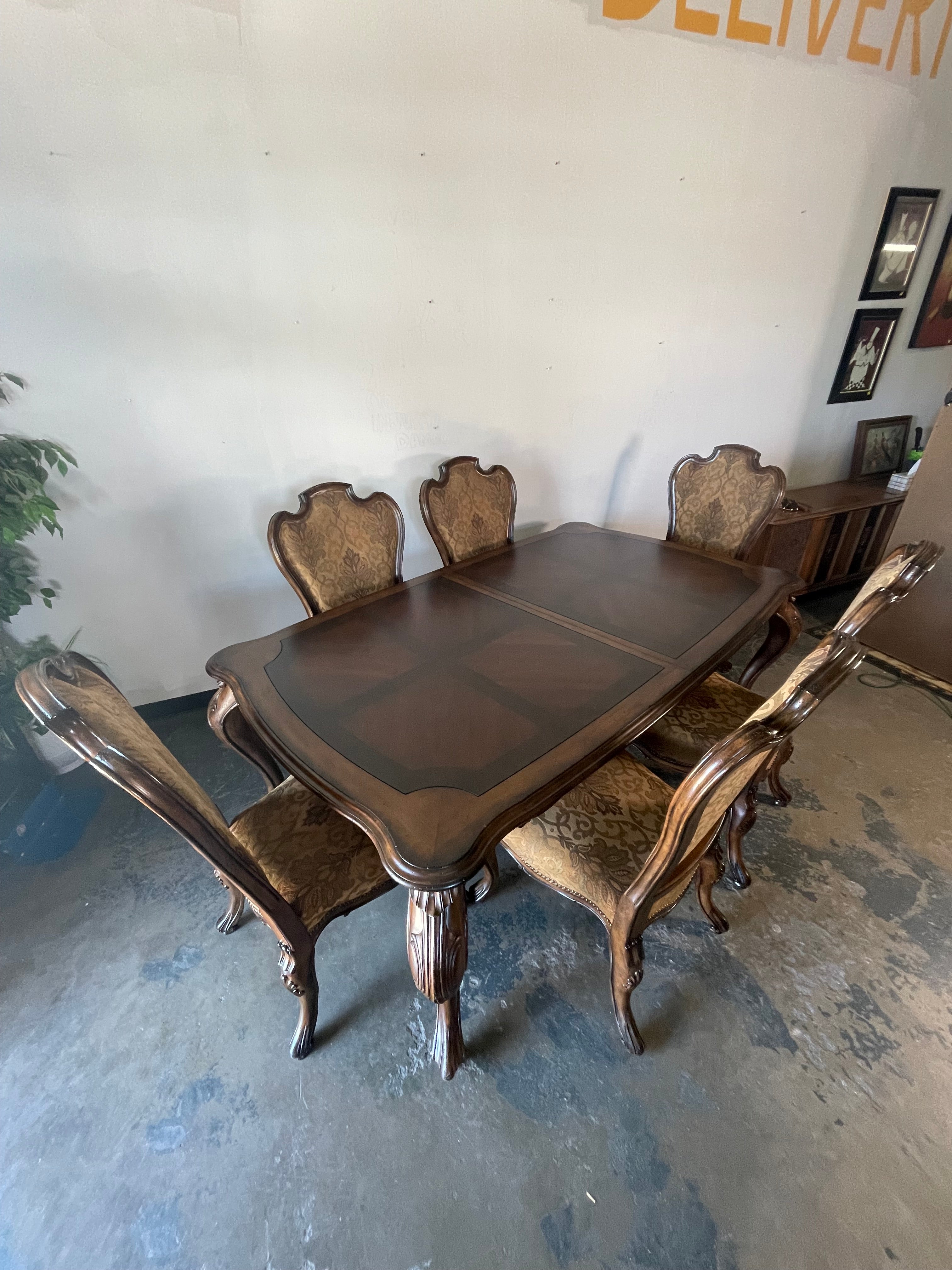 Ornate 8-Piece Dining Set with Two Leaves