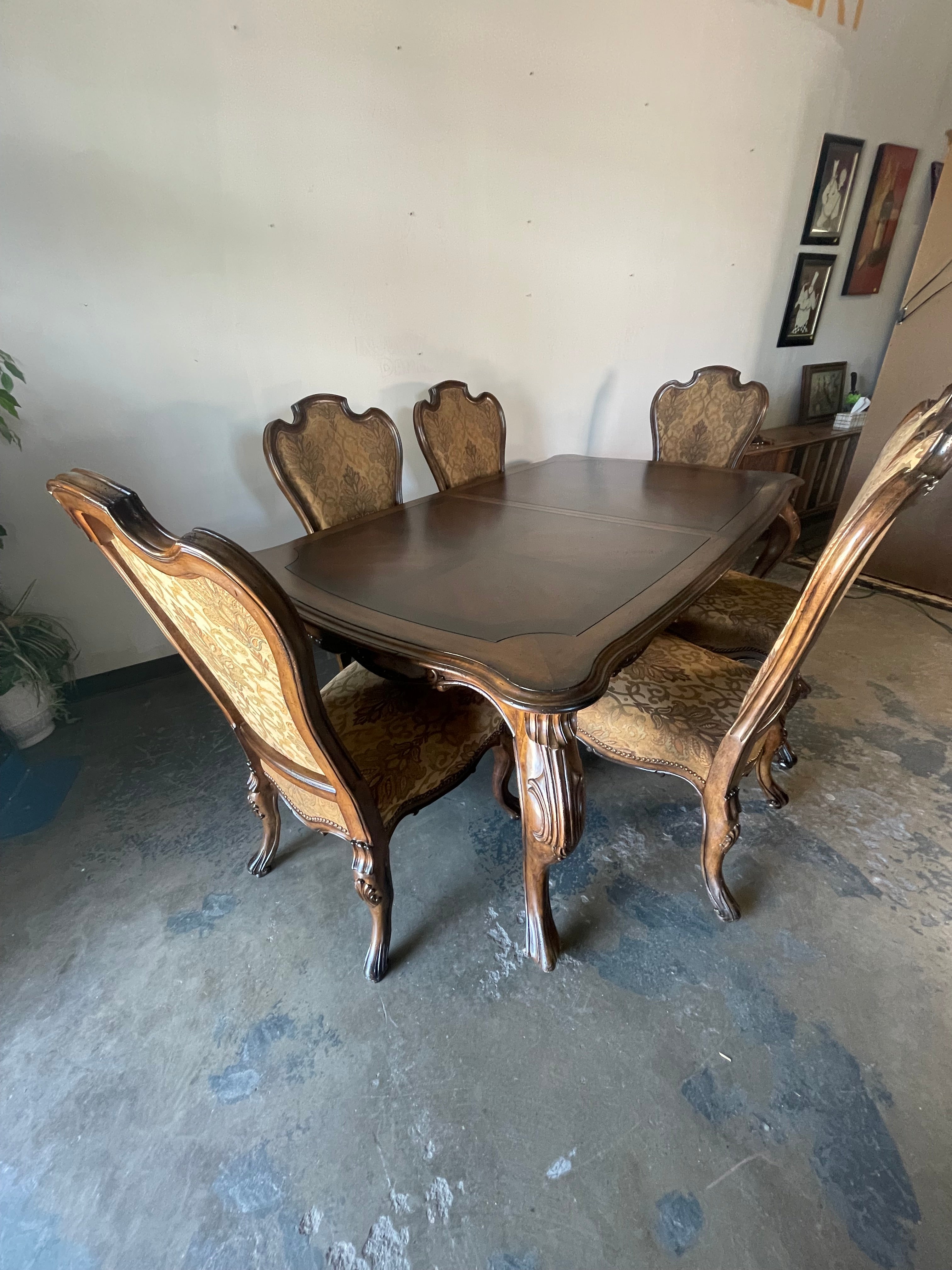 Ornate 8-Piece Dining Set with Two Leaves