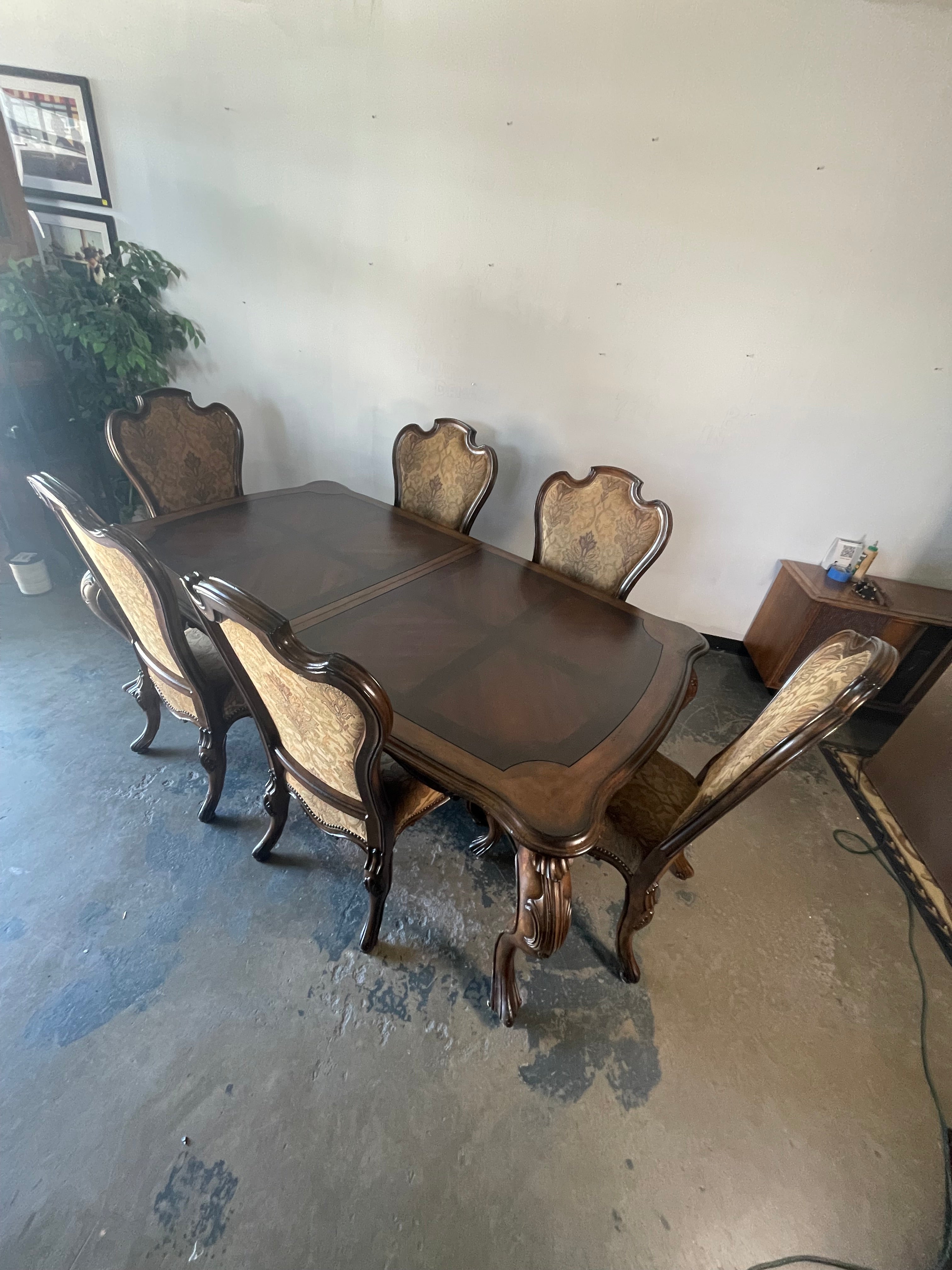 Ornate 8-Piece Dining Set with Two Leaves