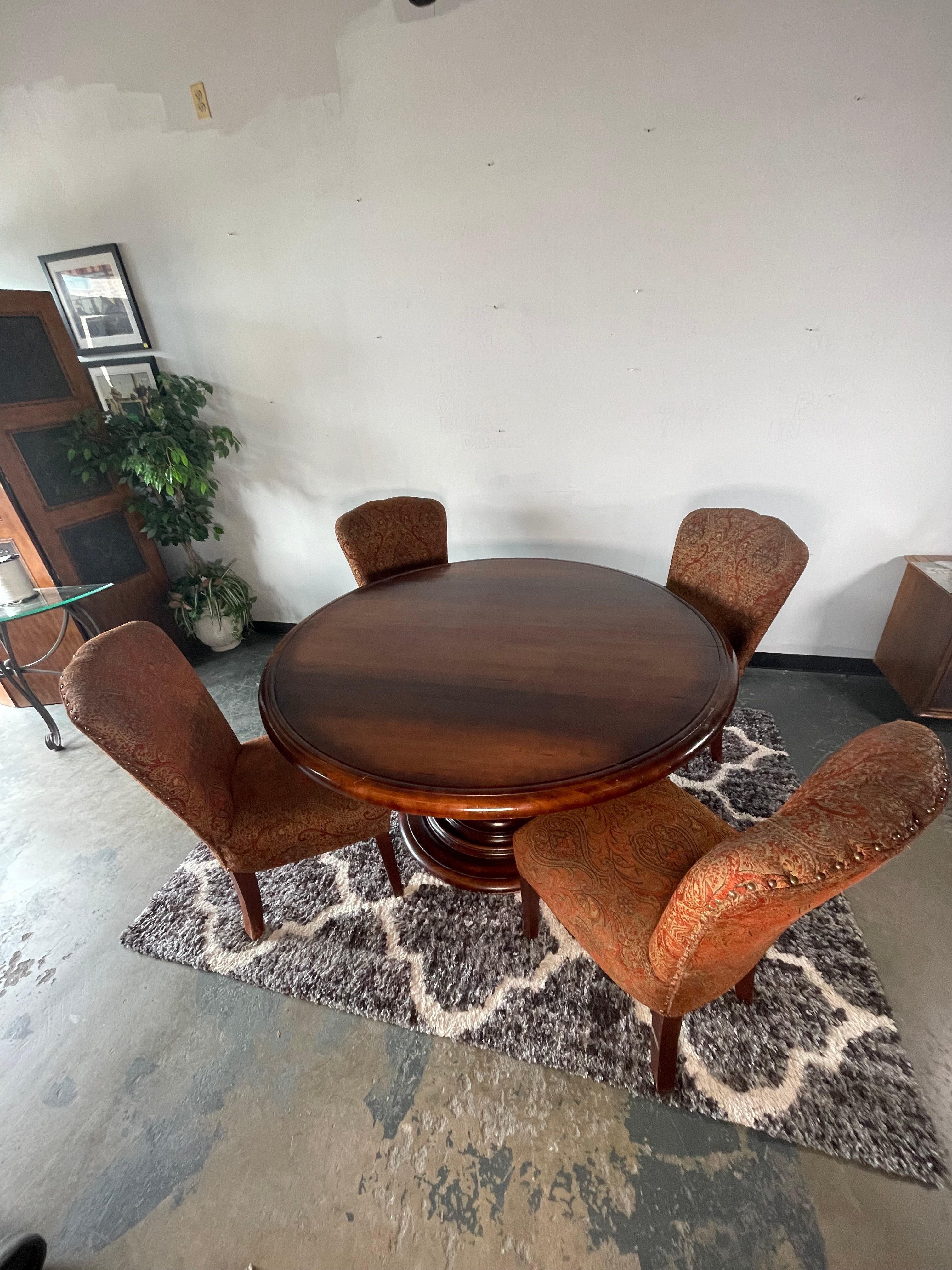 Round Pedestal Dining Set