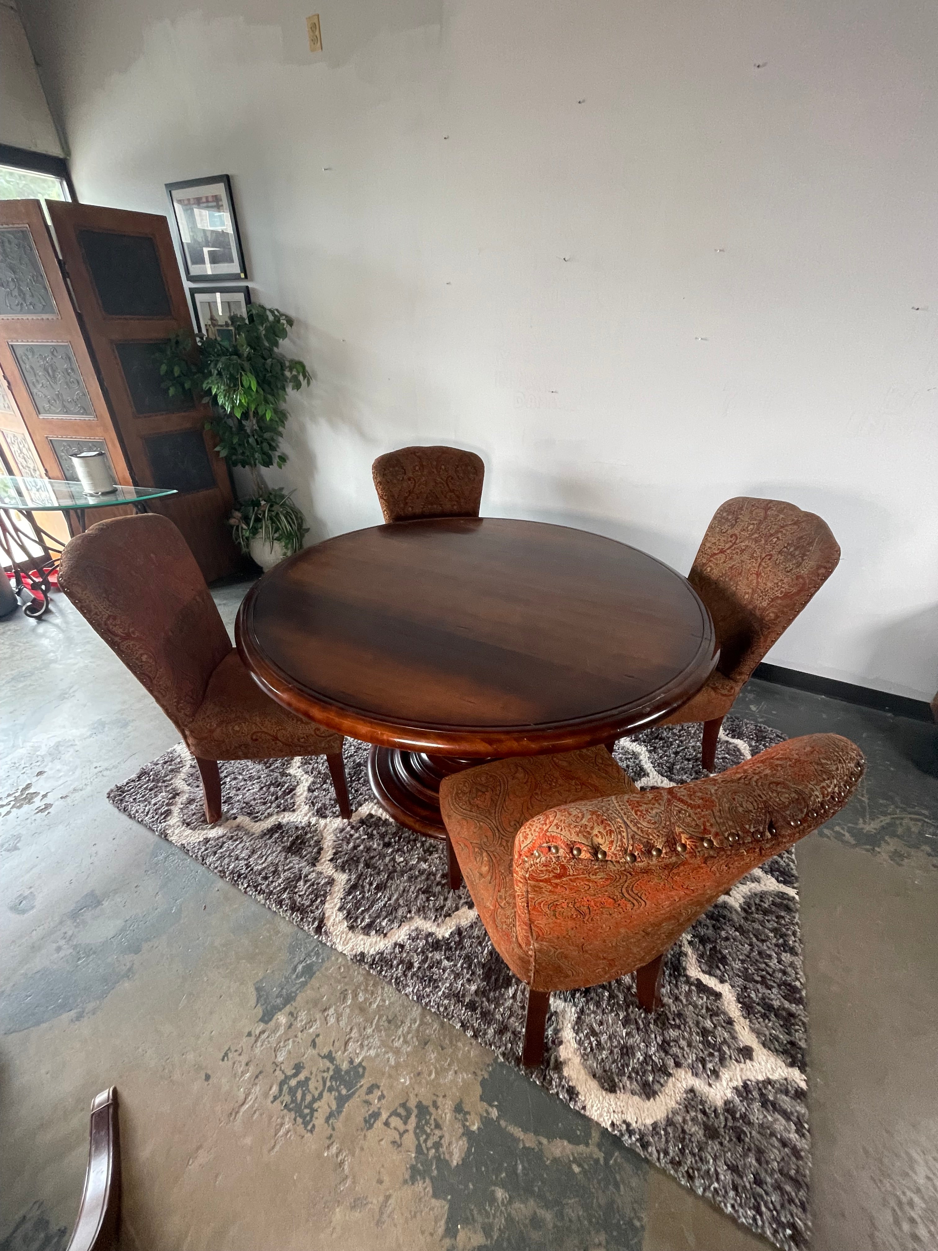 Round Pedestal Dining Set