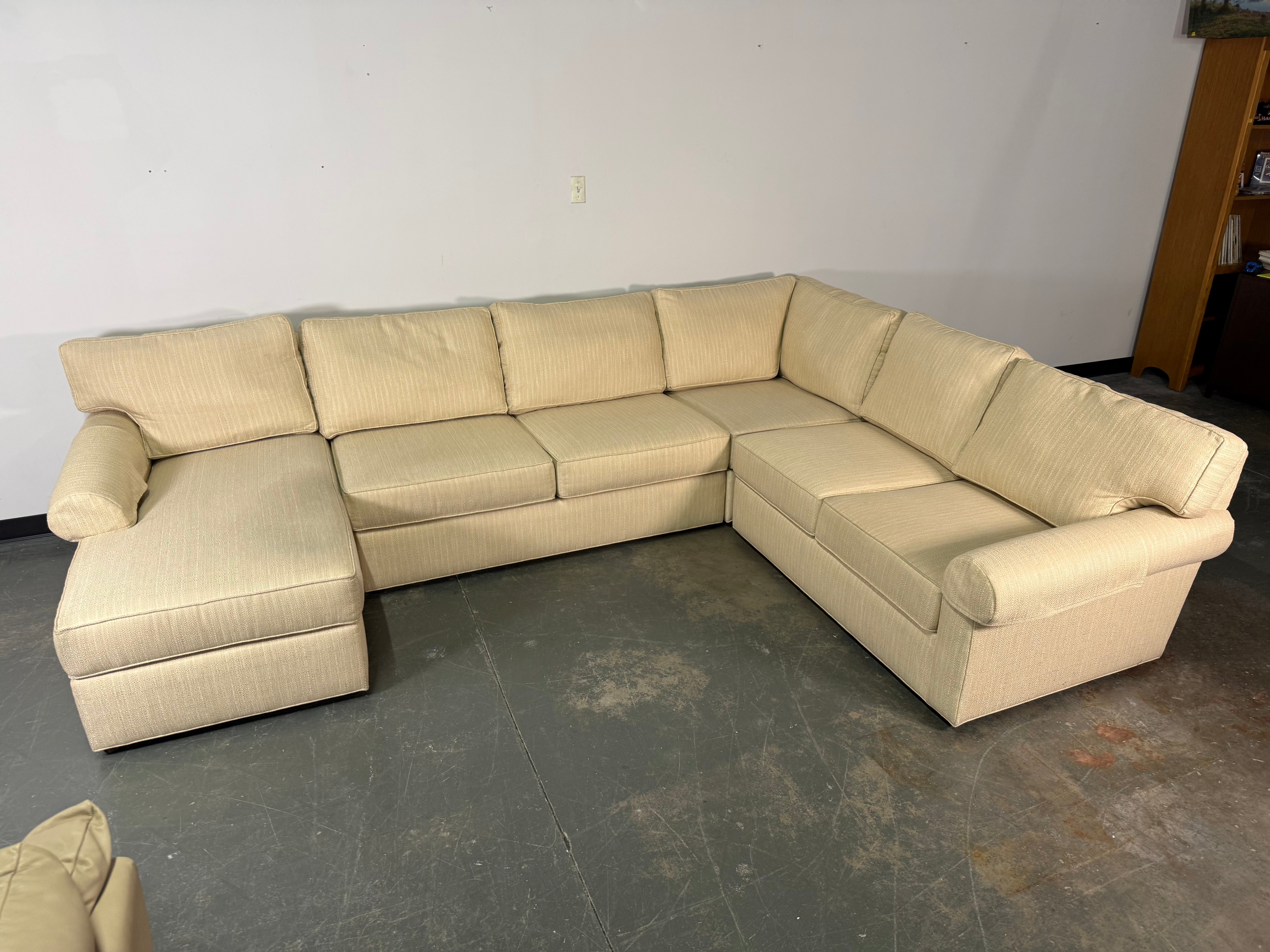 Spacious Cream Sectional with Chaise – Comfort for the Whole Family