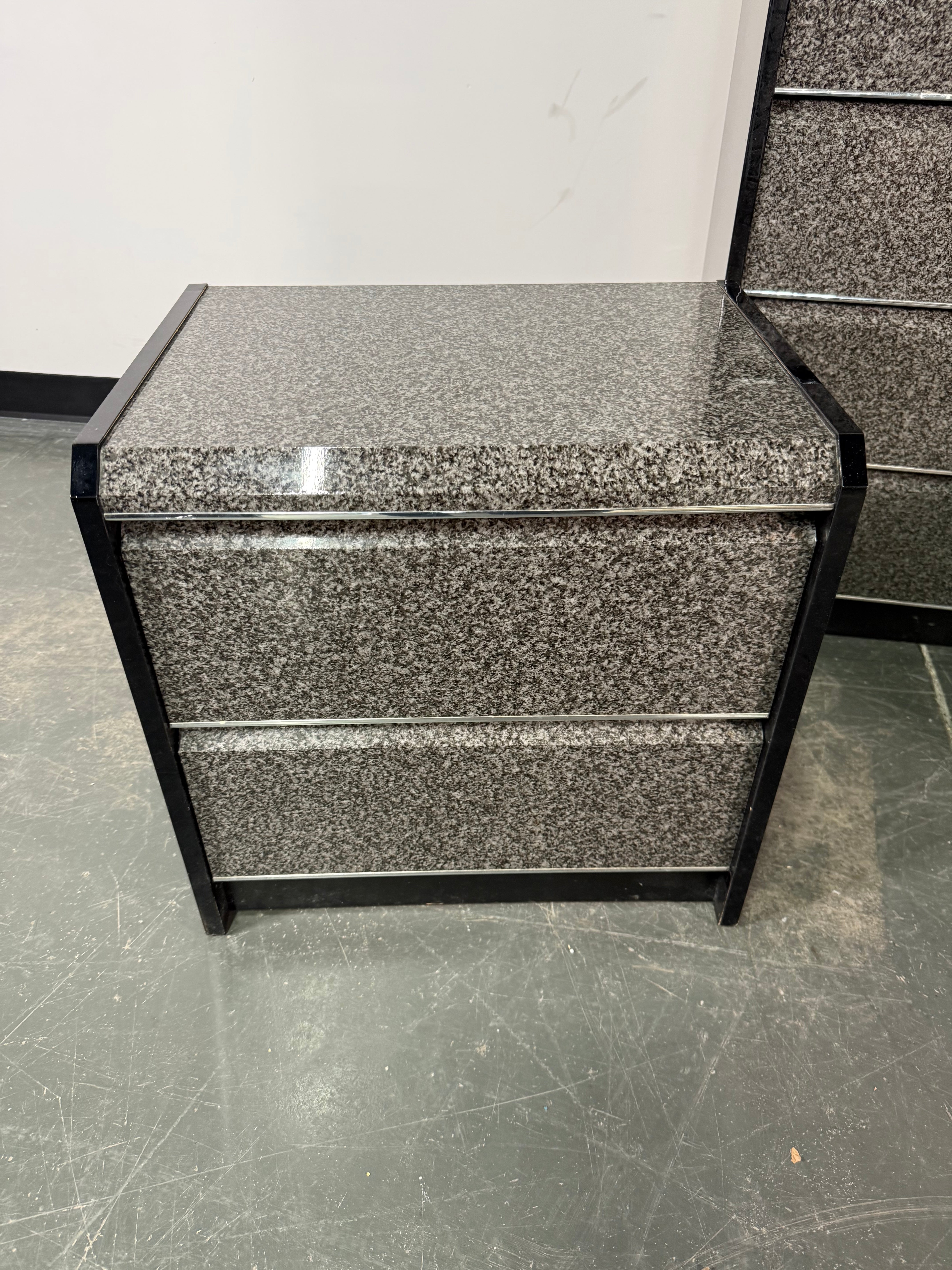 Modern 3-Piece Bedroom Set – Sleek & Stylish Storage