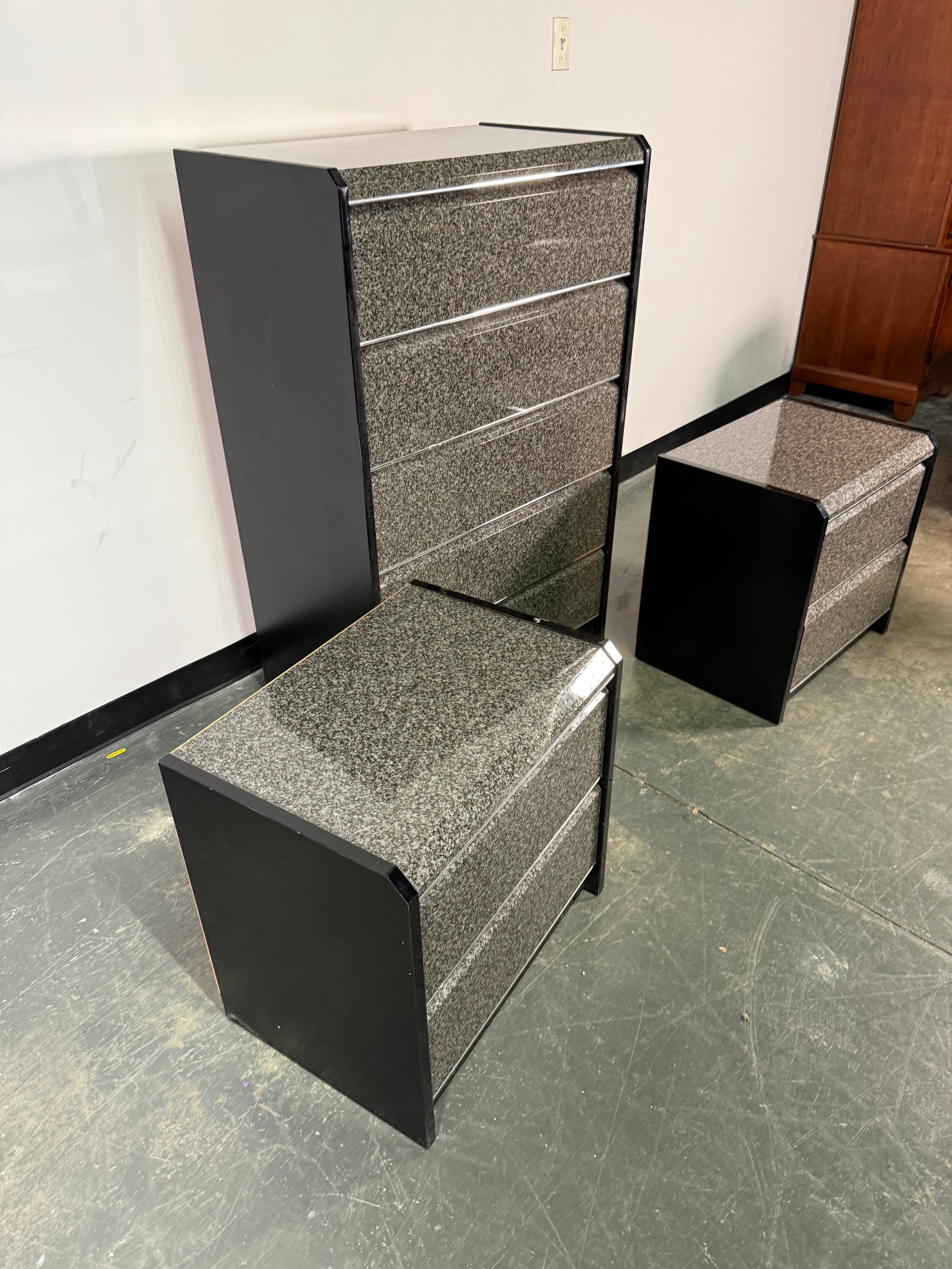 Modern 3-Piece Bedroom Set – Sleek & Stylish Storage