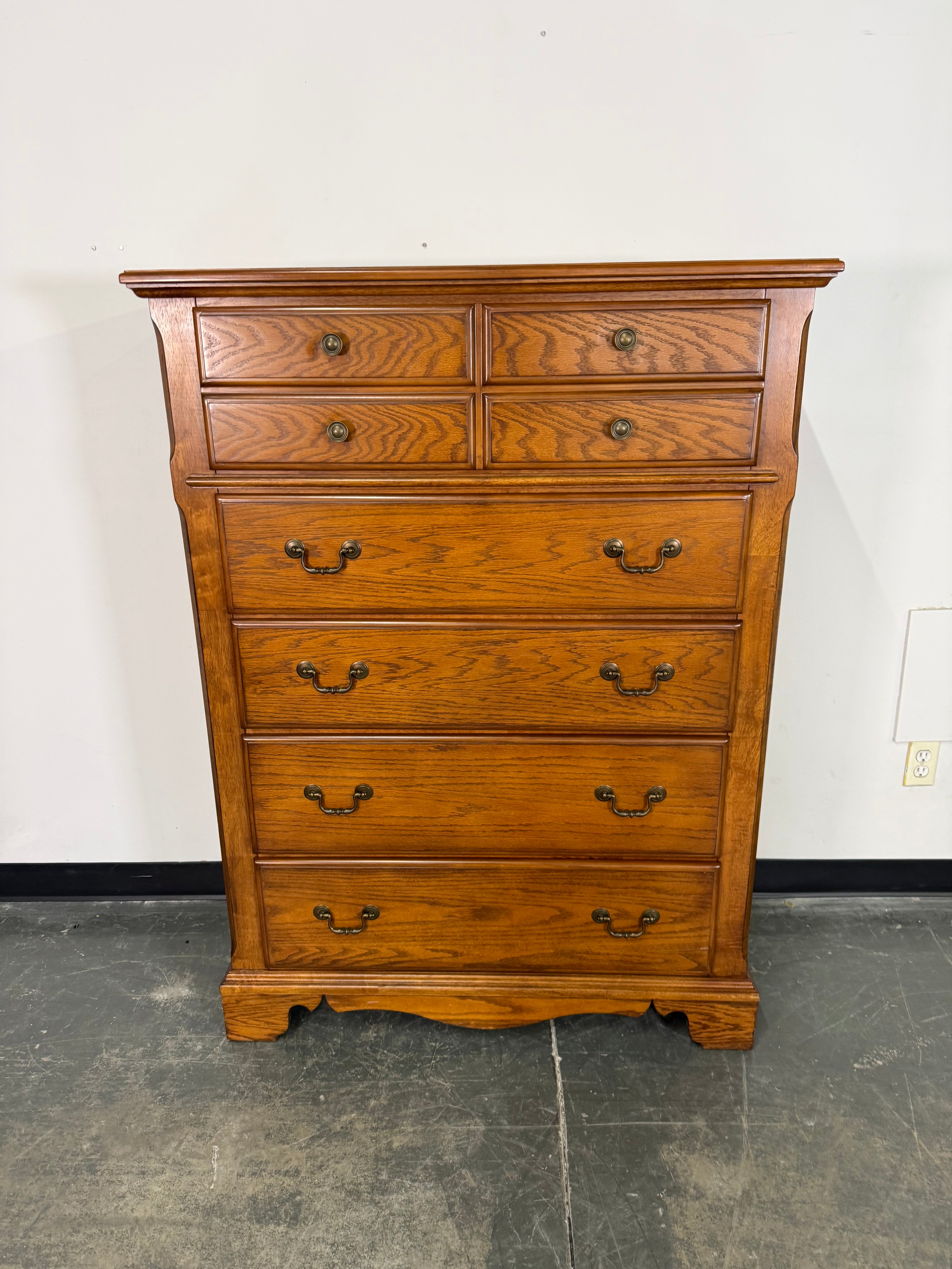 Solid Wood 7-Drawer Chest – Classic & Timeless