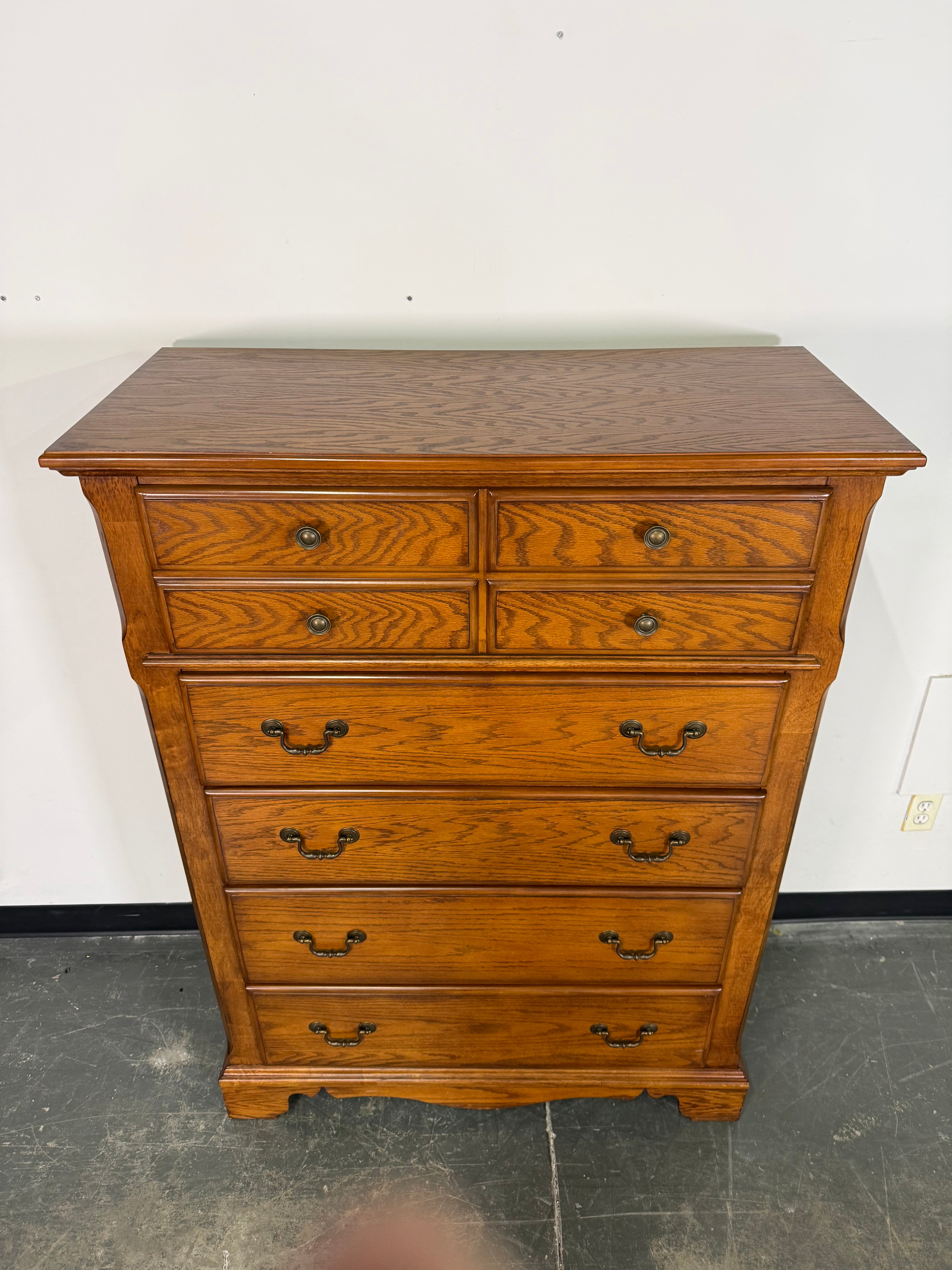 Solid Wood 7-Drawer Chest – Classic & Timeless