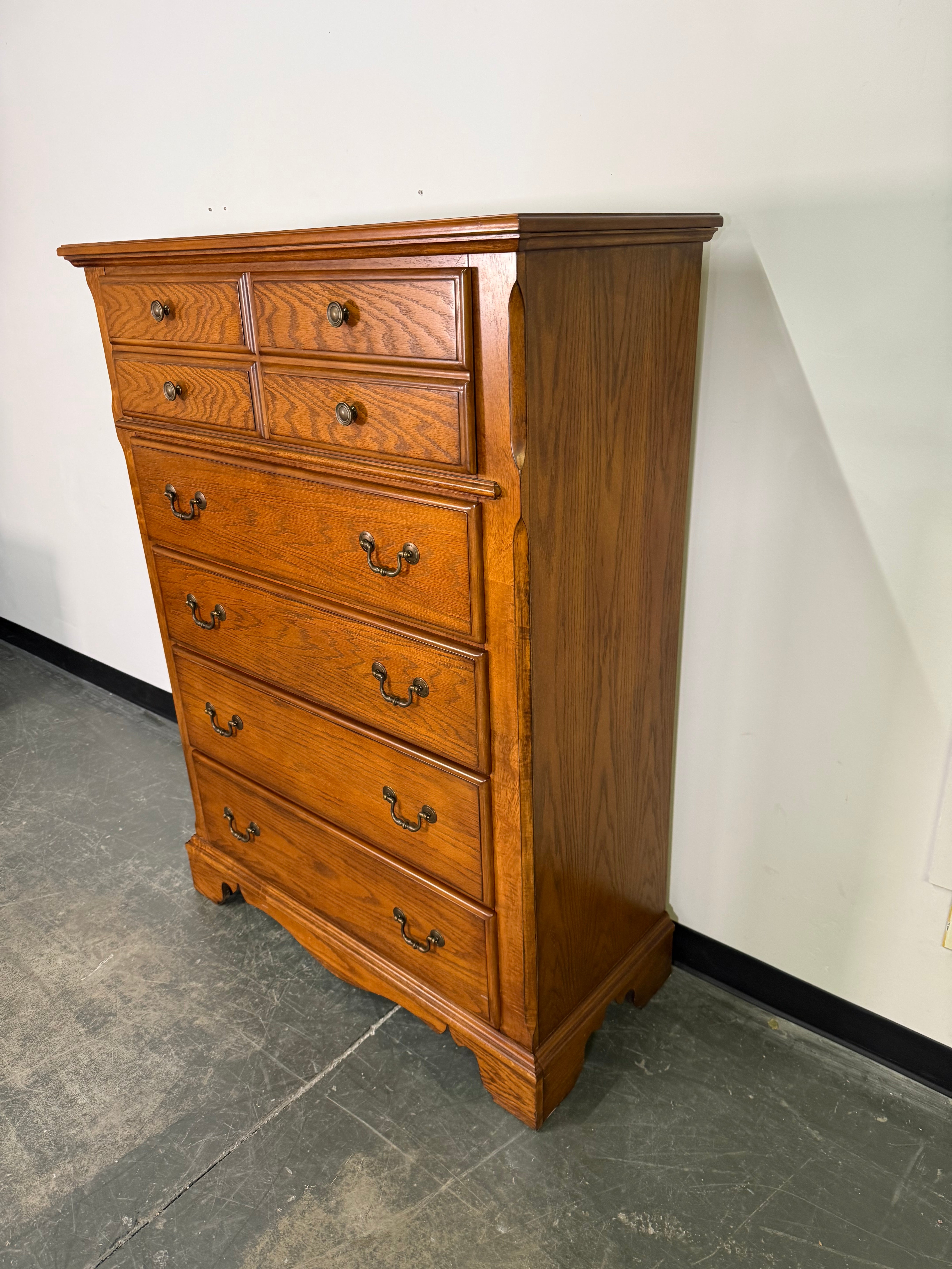 Solid Wood 7-Drawer Chest – Classic & Timeless