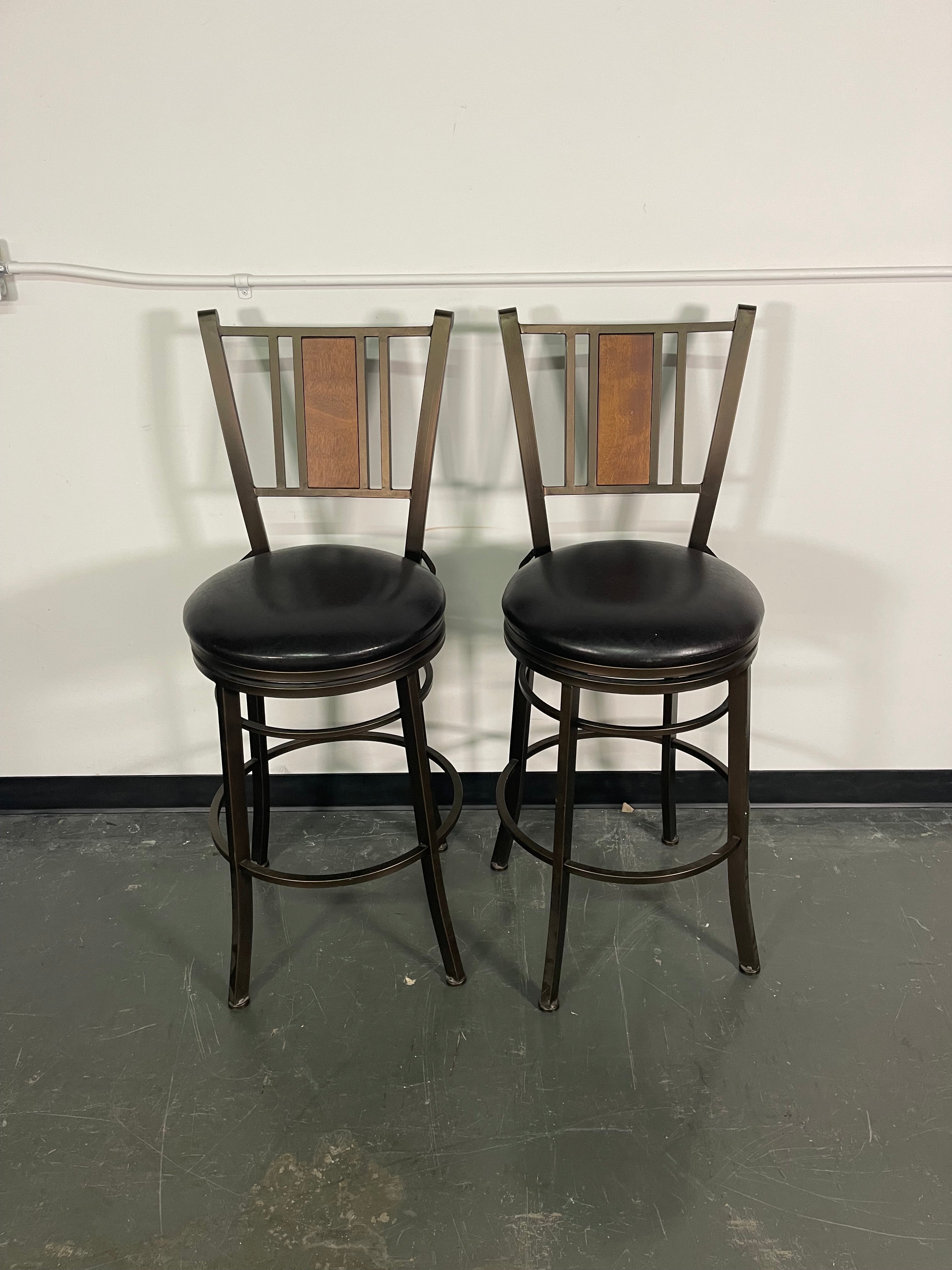 Set of 2 Swivel Bar Stools with Cushioned Seats