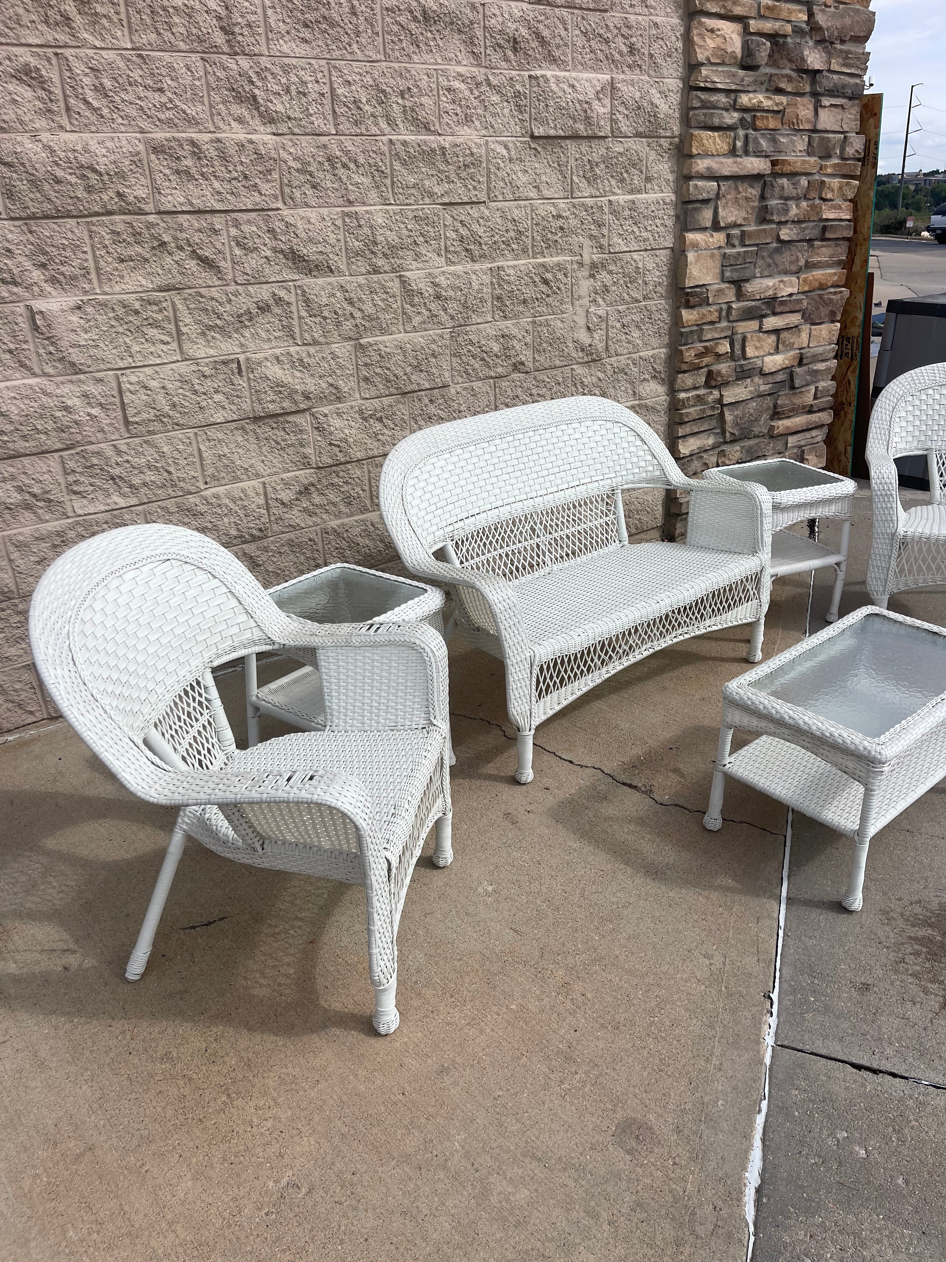 White Resin Wicker 6-Piece Patio Set