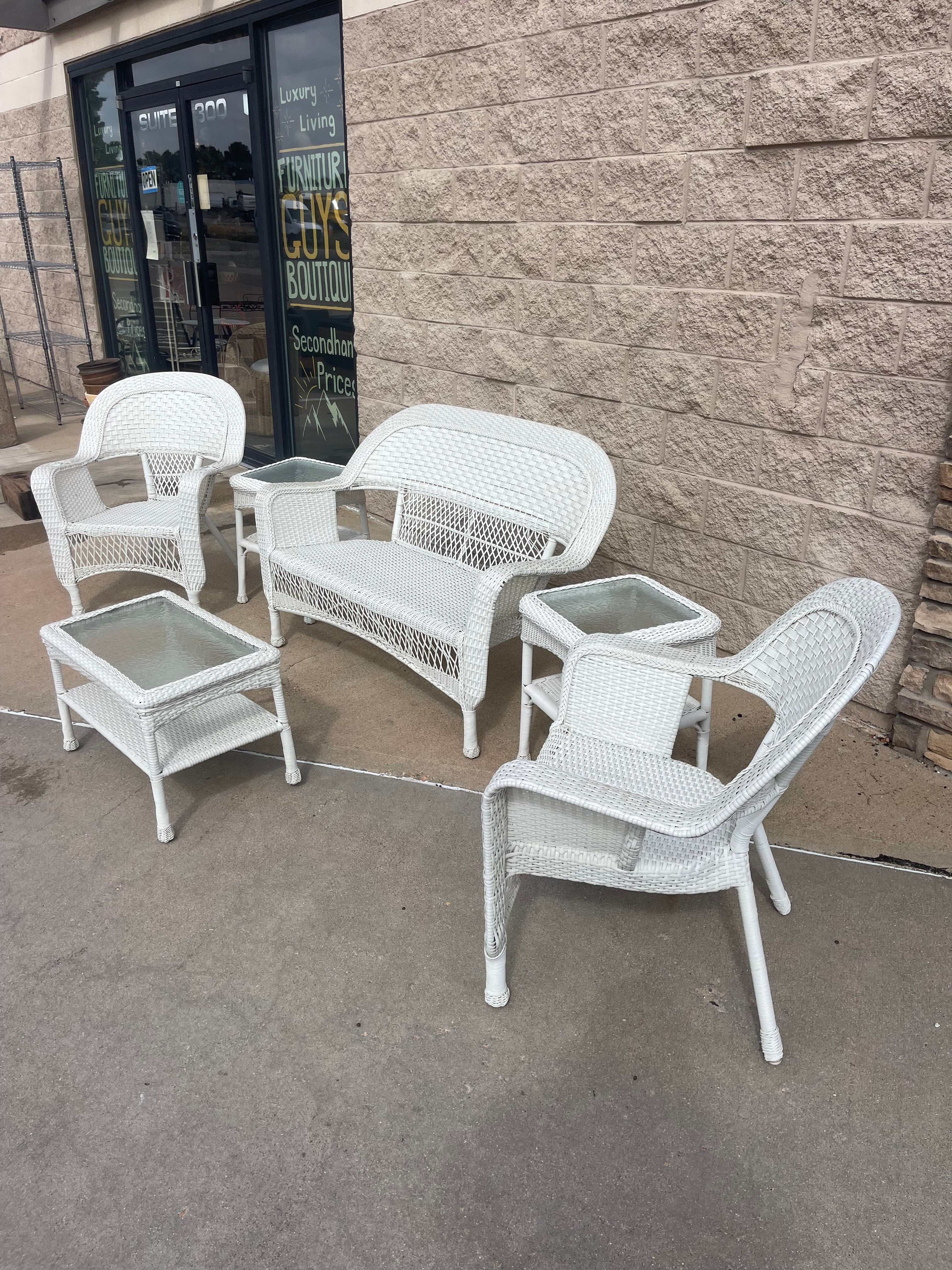 White Resin Wicker 6-Piece Patio Set