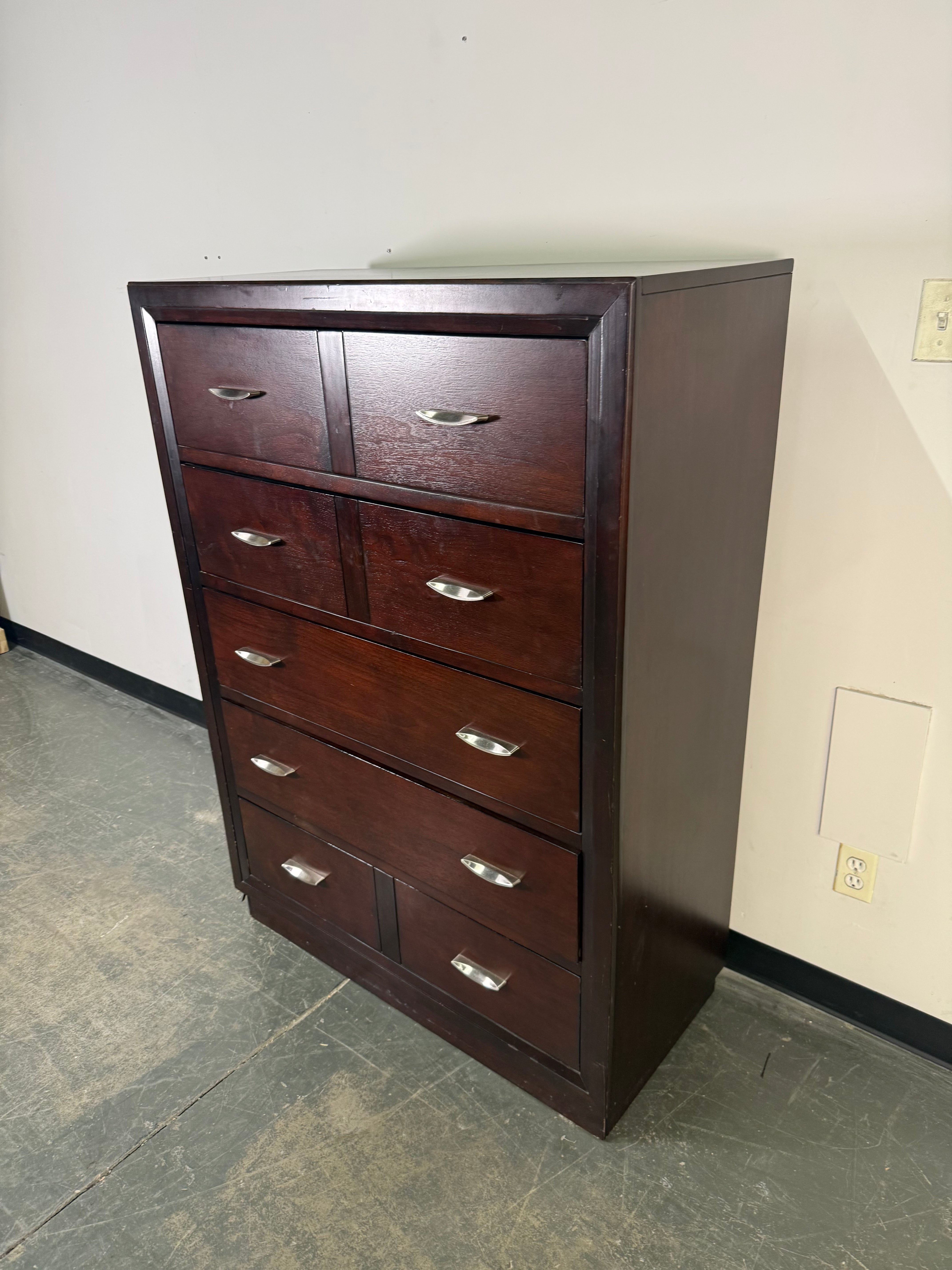 Beautiful 5-Piece Bedroom Set – Rich Cherry Finish