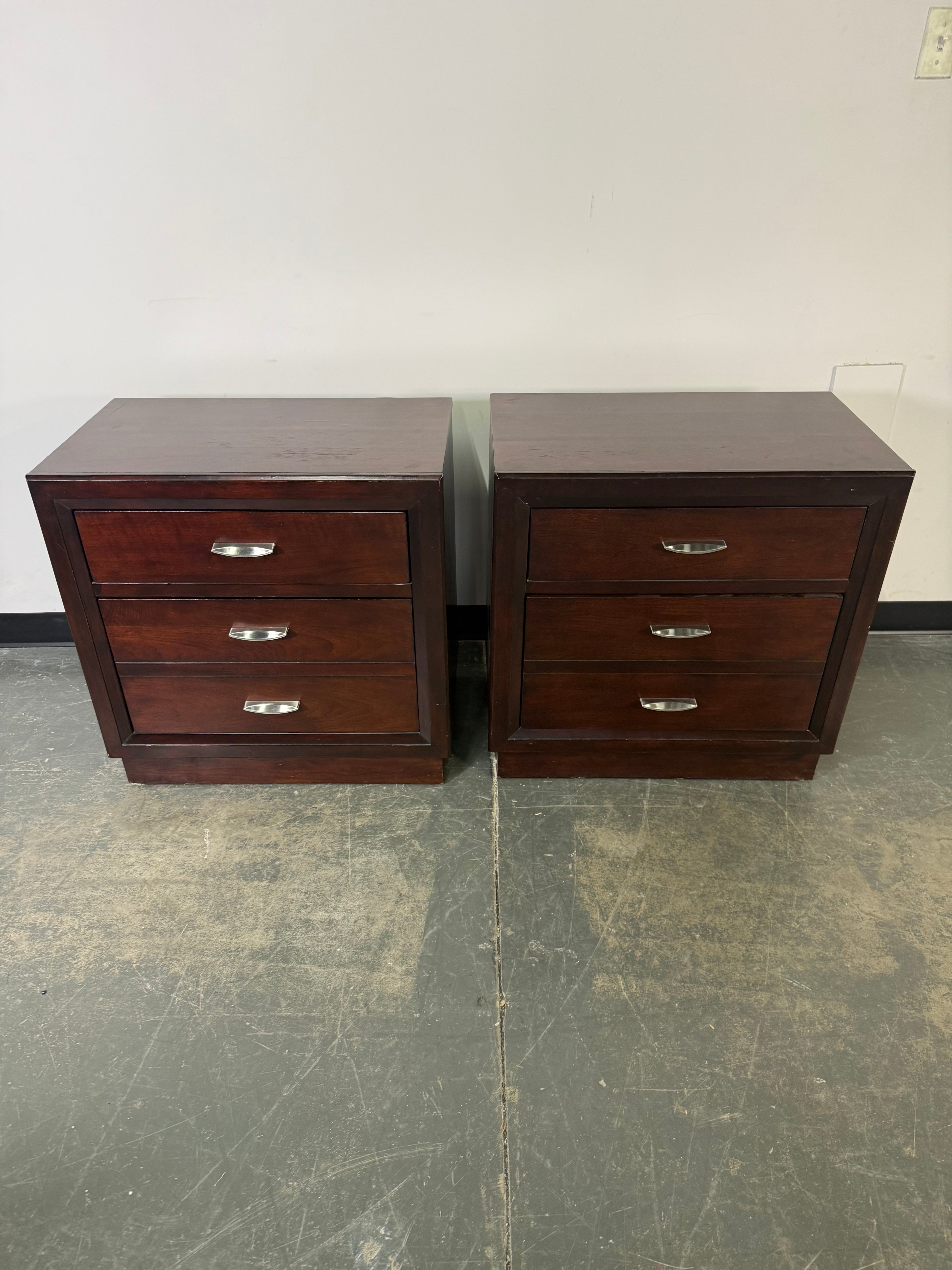 Beautiful 5-Piece Bedroom Set – Rich Cherry Finish