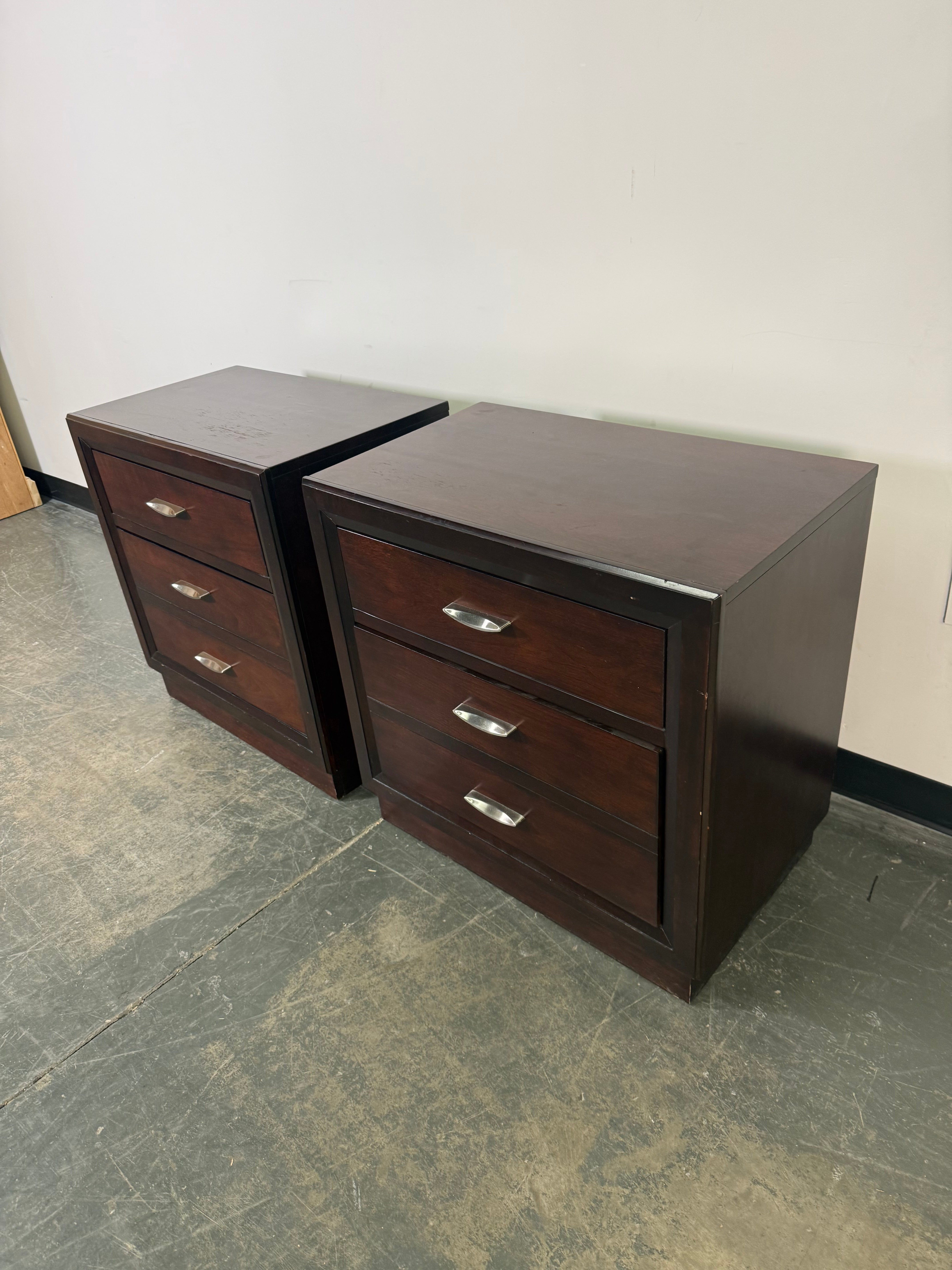 Beautiful 5-Piece Bedroom Set – Rich Cherry Finish