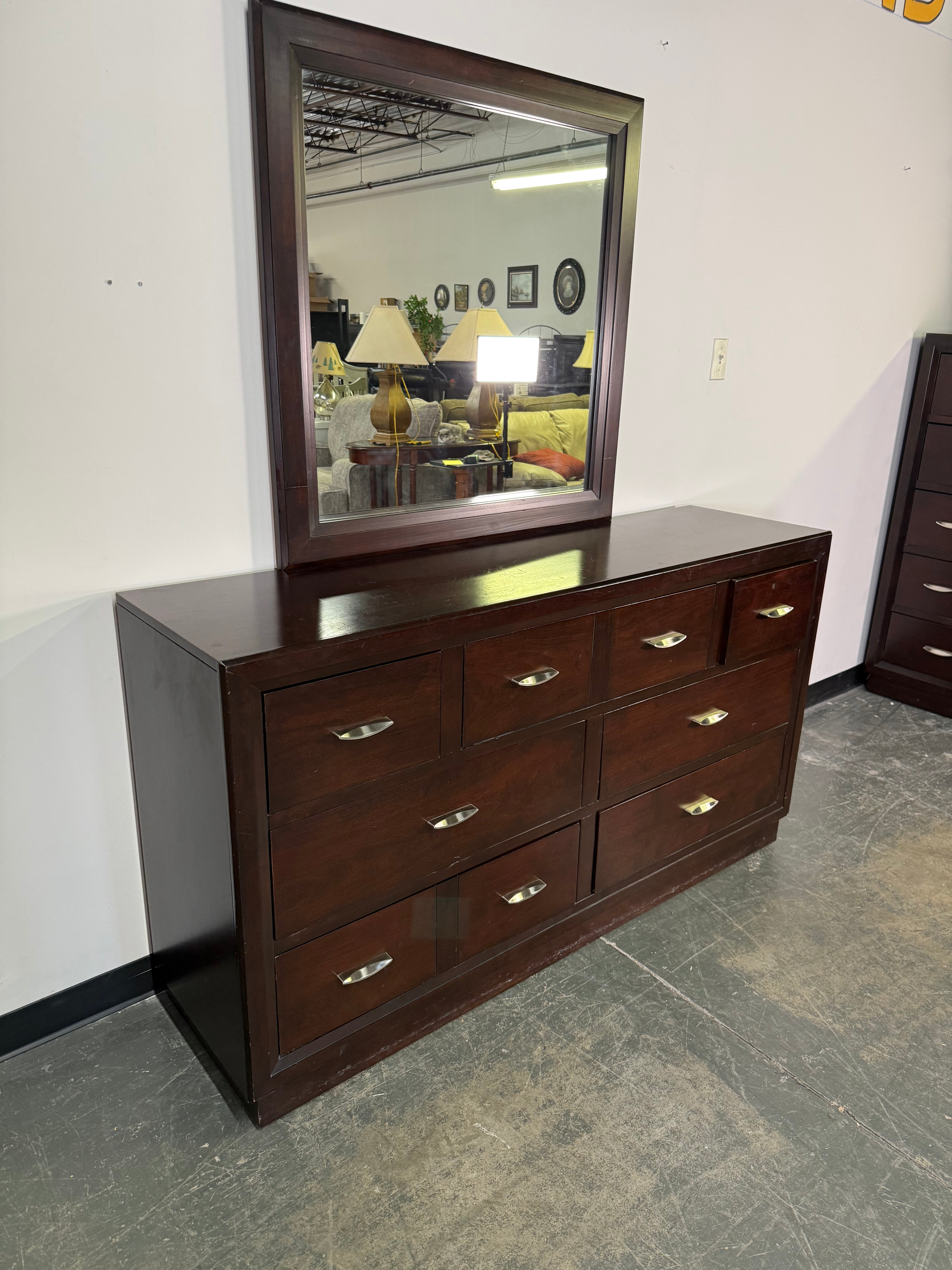 Beautiful 5-Piece Bedroom Set – Rich Cherry Finish