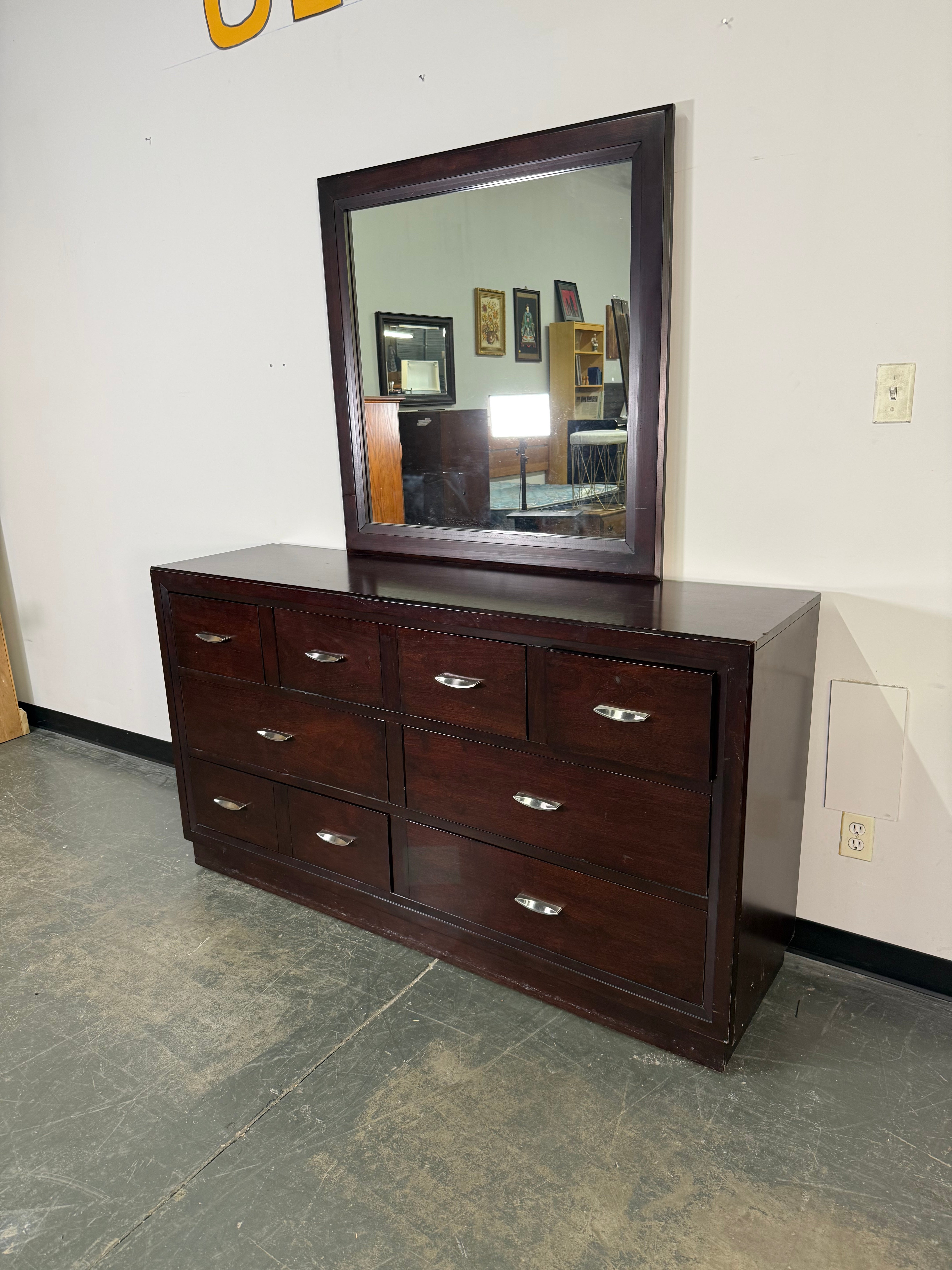 Beautiful 5-Piece Bedroom Set – Rich Cherry Finish