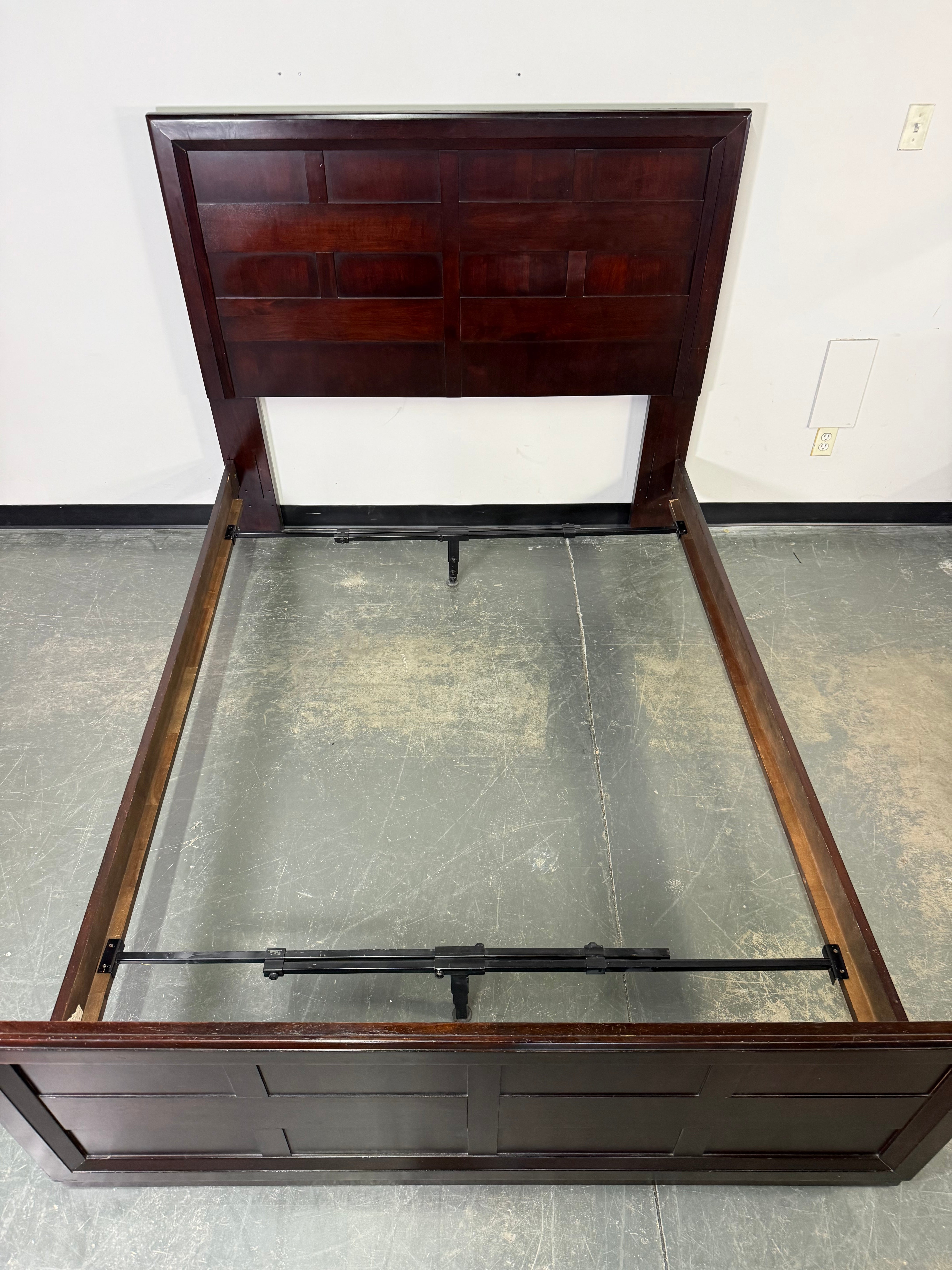 Beautiful 5-Piece Bedroom Set – Rich Cherry Finish