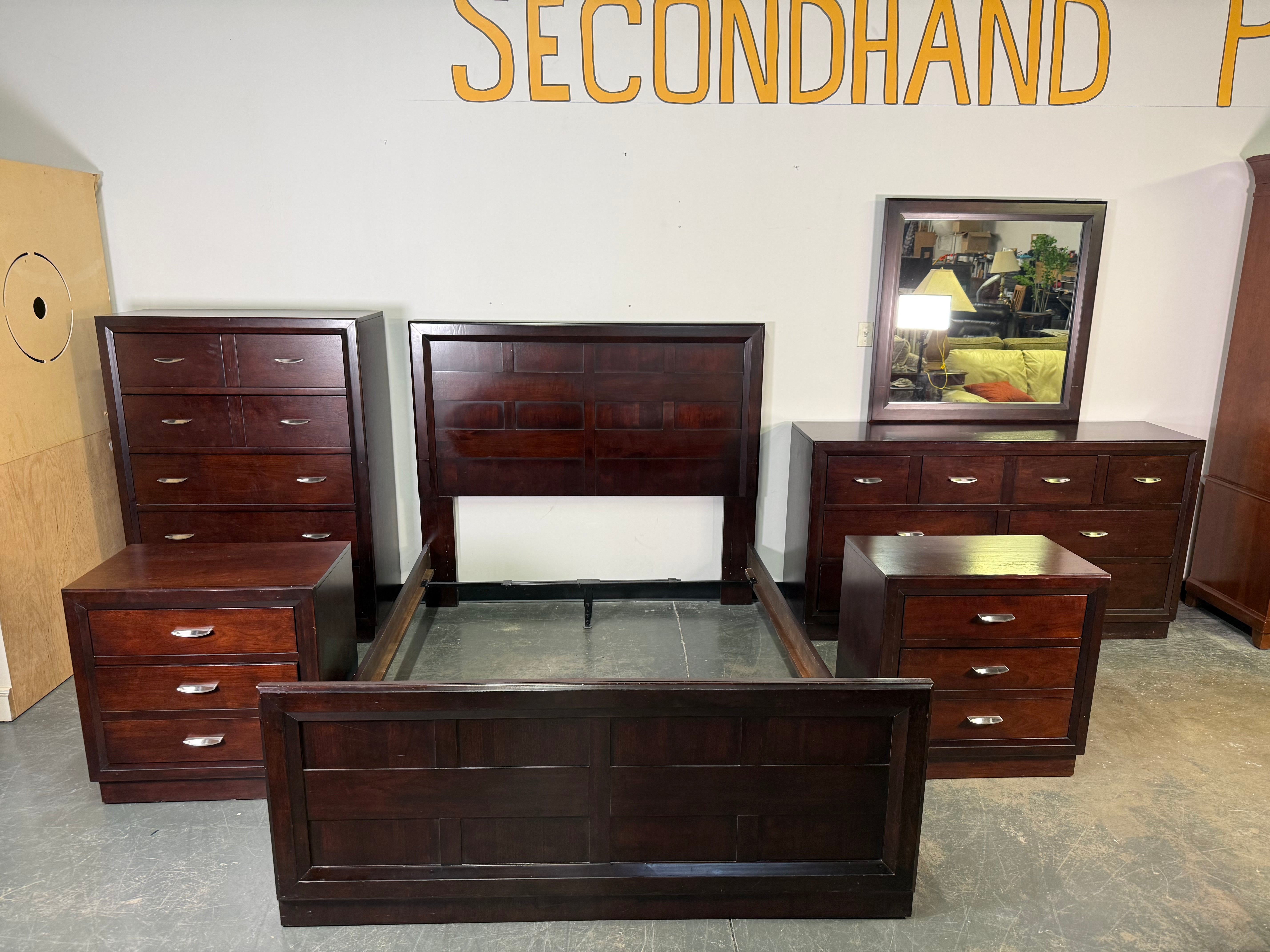 Beautiful 5-Piece Bedroom Set – Rich Cherry Finish