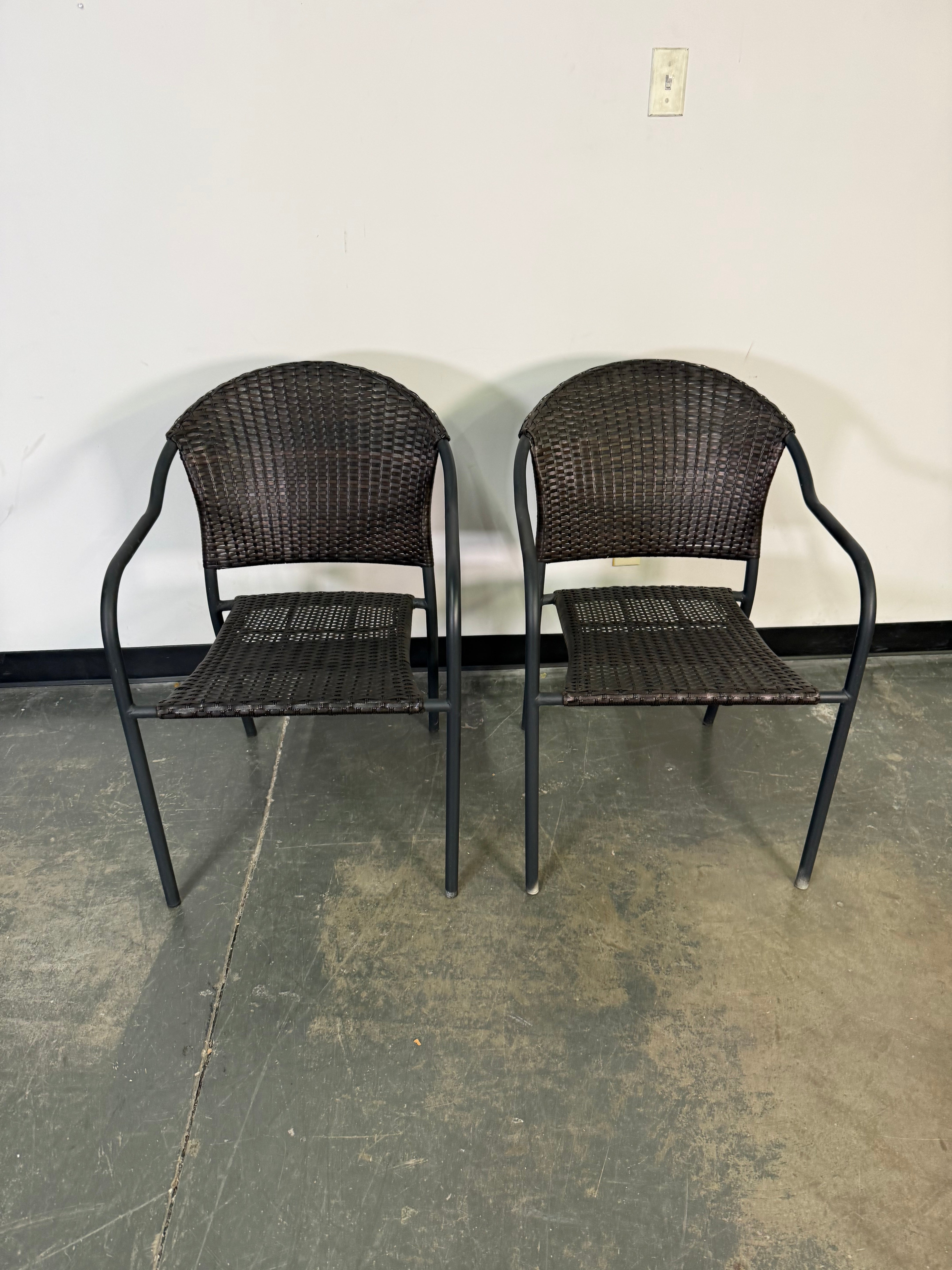 Set of 2 Wicker Patio Chairs – Indoor or Outdoor Style 🌿