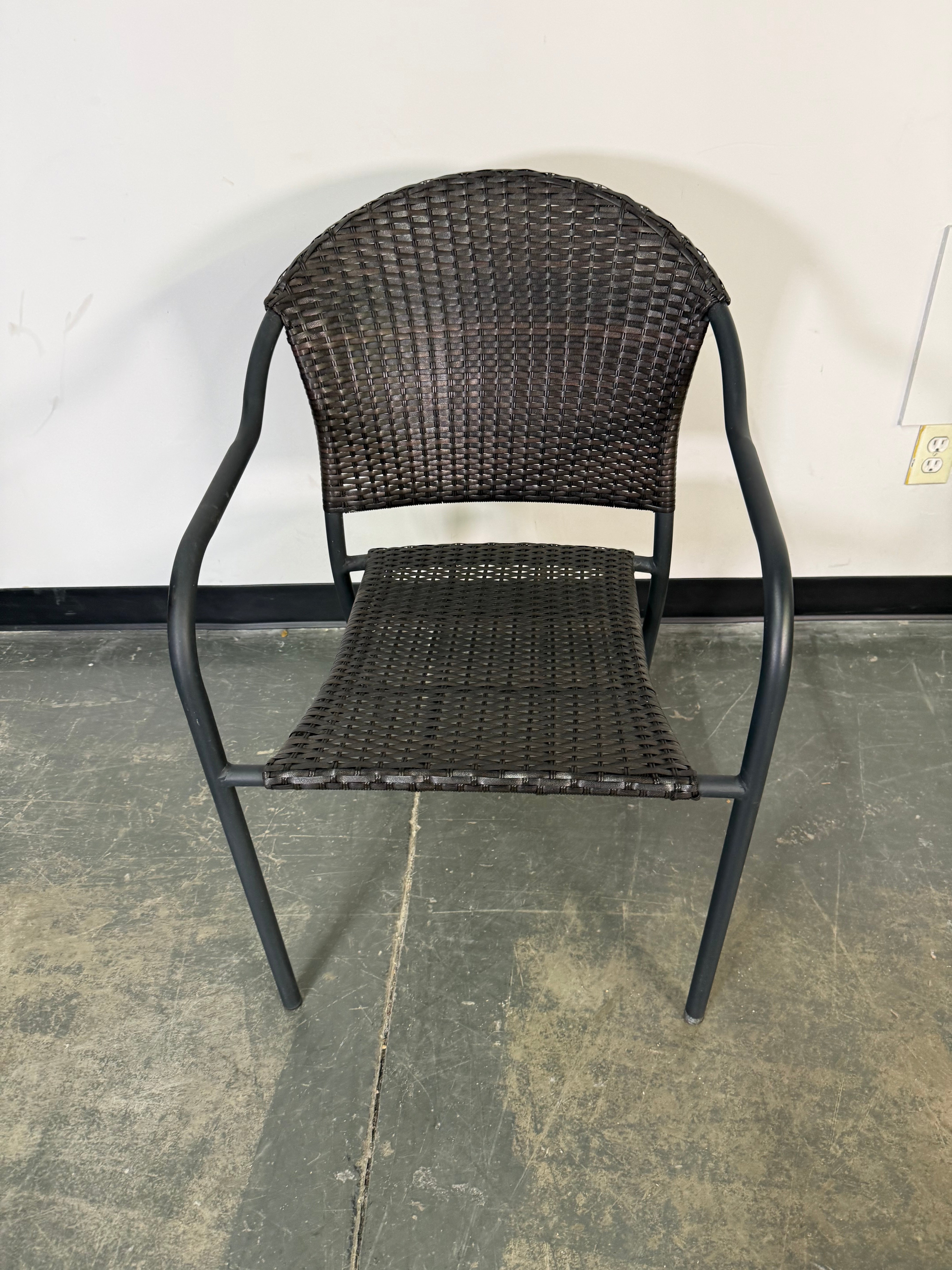 Set of 2 Wicker Patio Chairs – Indoor or Outdoor Style 🌿