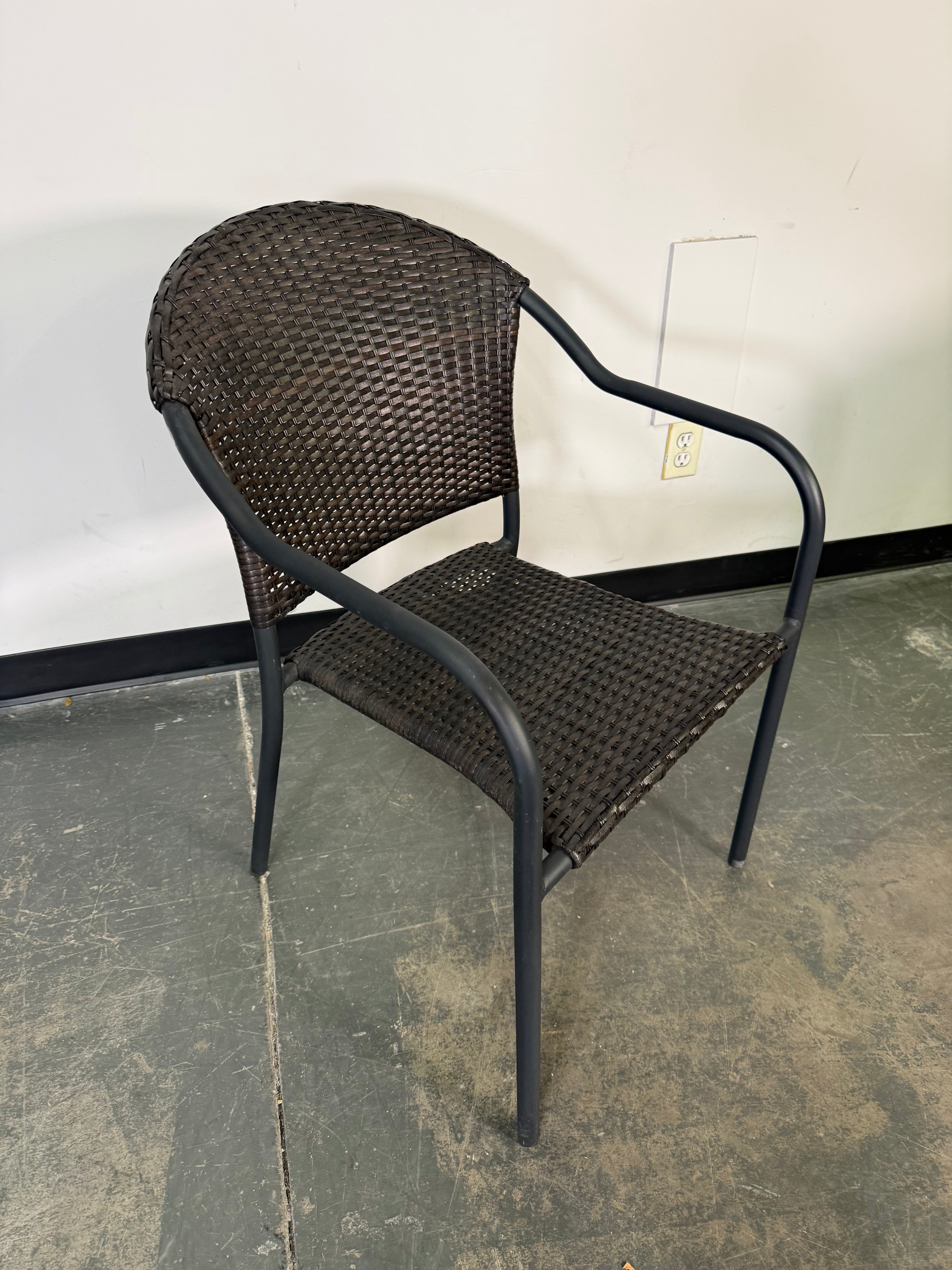 Set of 2 Wicker Patio Chairs – Indoor or Outdoor Style 🌿