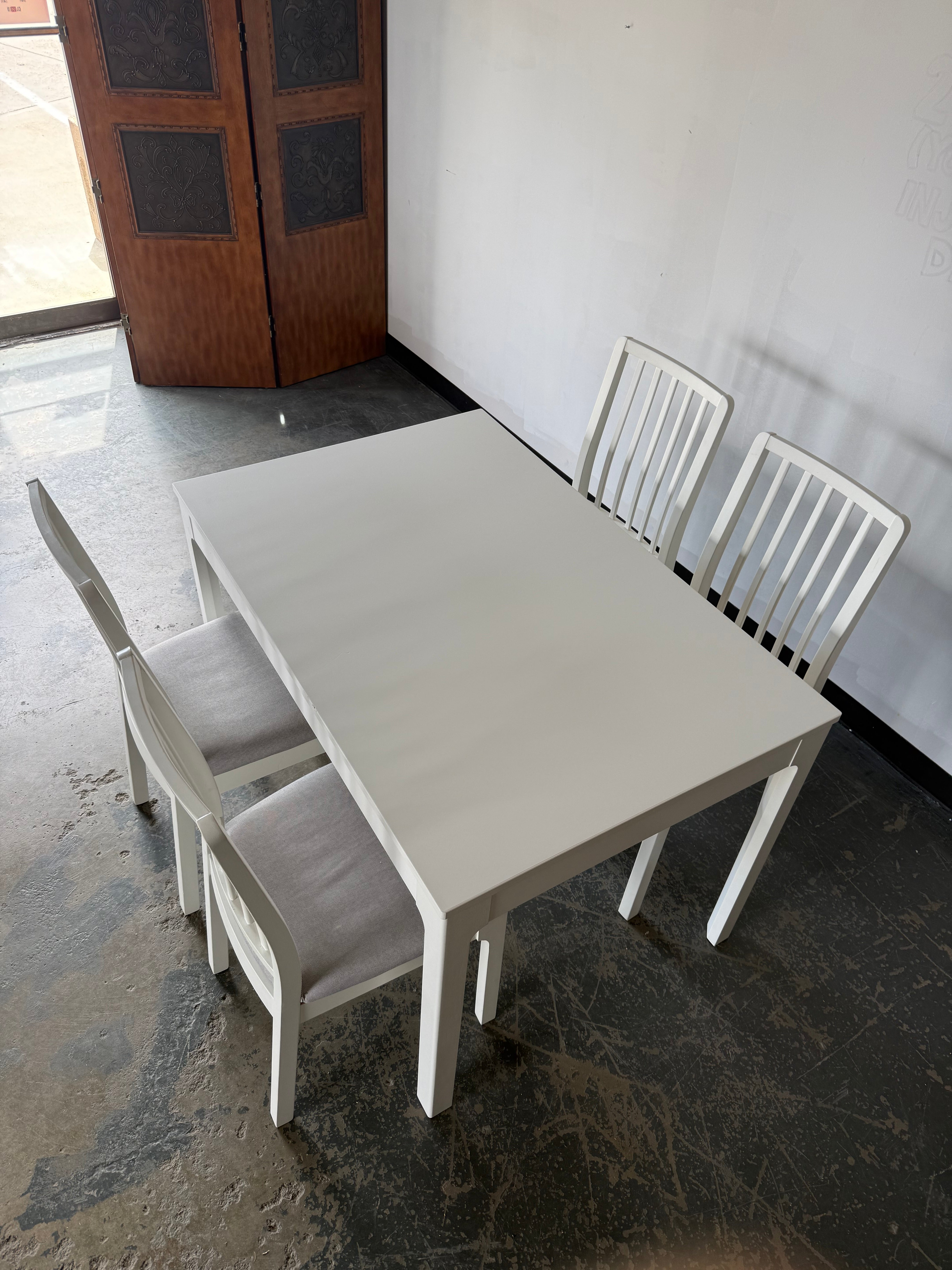 Clean & Versatile 5-Piece White Dining Set with Built-In Extension 🤍