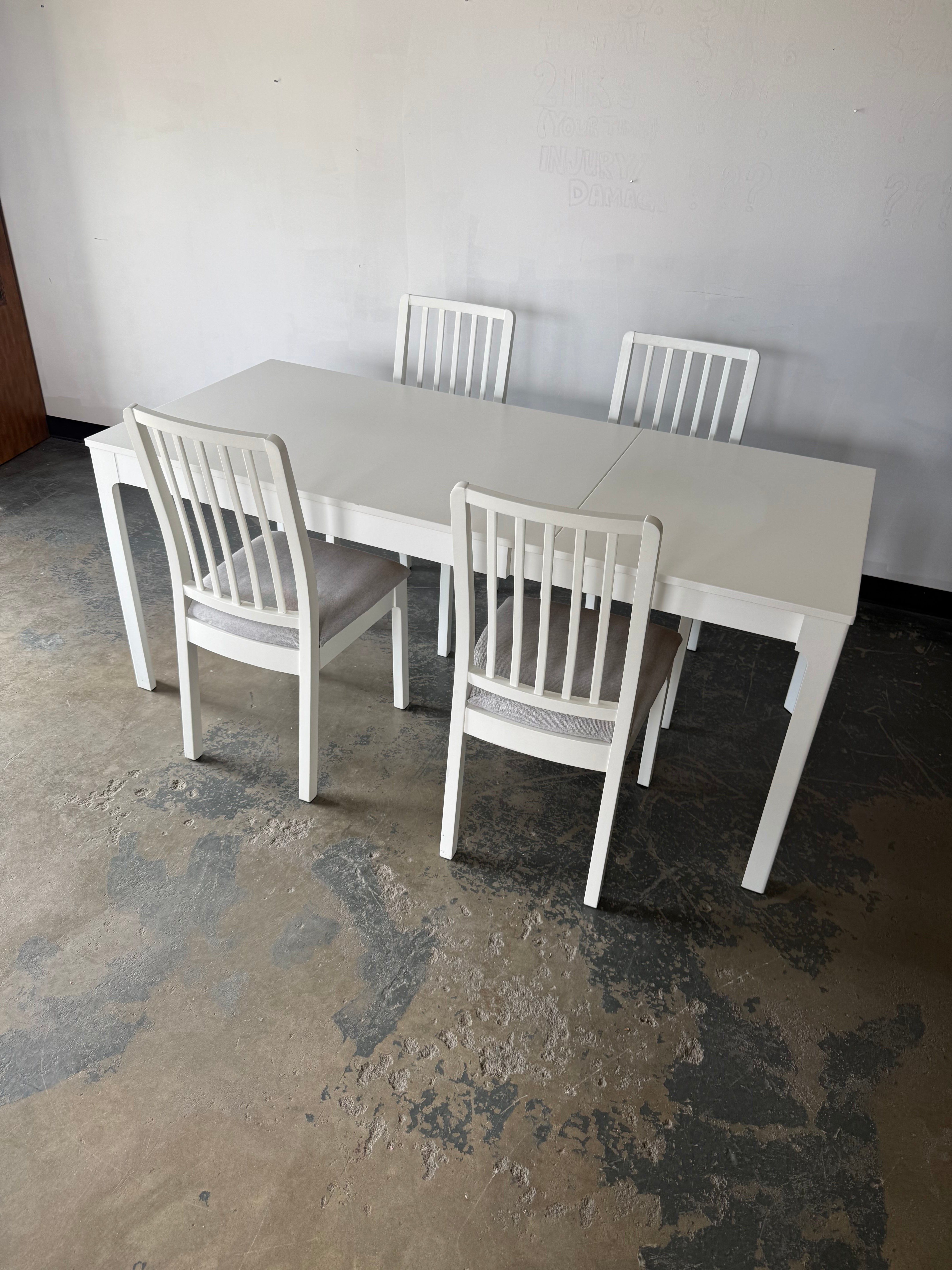 Clean & Versatile 5-Piece White Dining Set with Built-In Extension 🤍