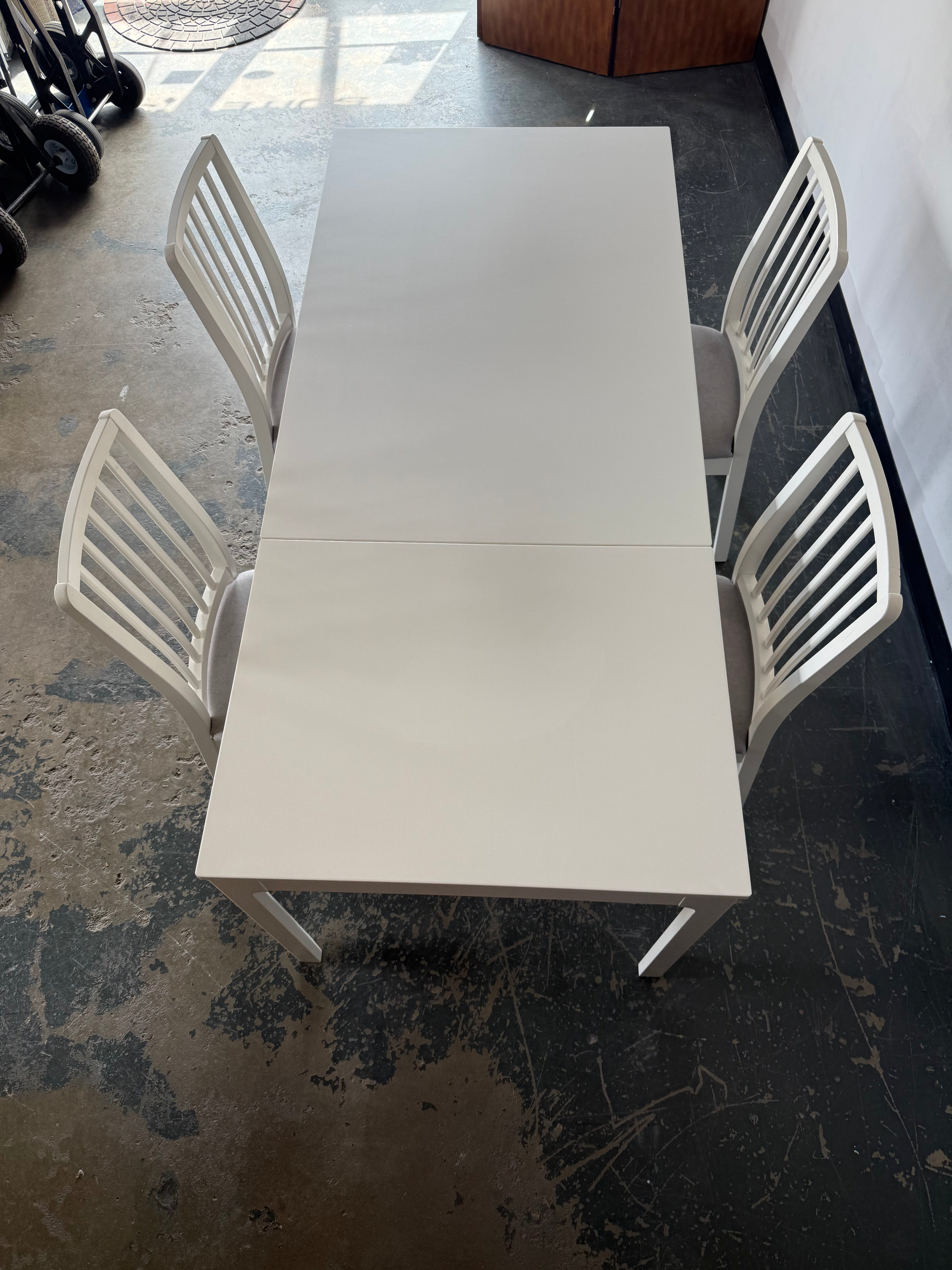 Clean & Versatile 5-Piece White Dining Set with Built-In Extension 🤍