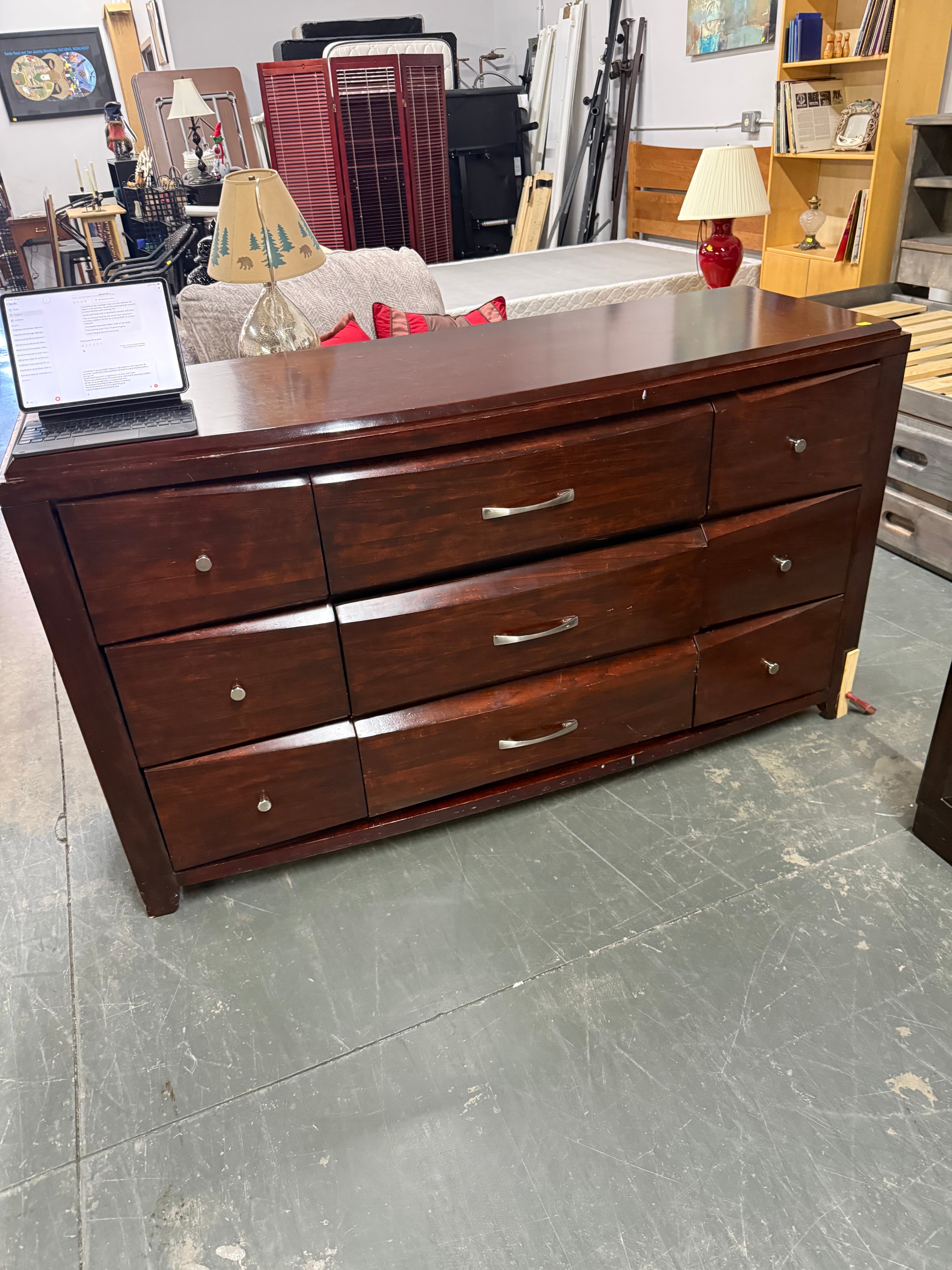 Beautiful 5-Piece Bedroom Set – Rich Cherry Finish