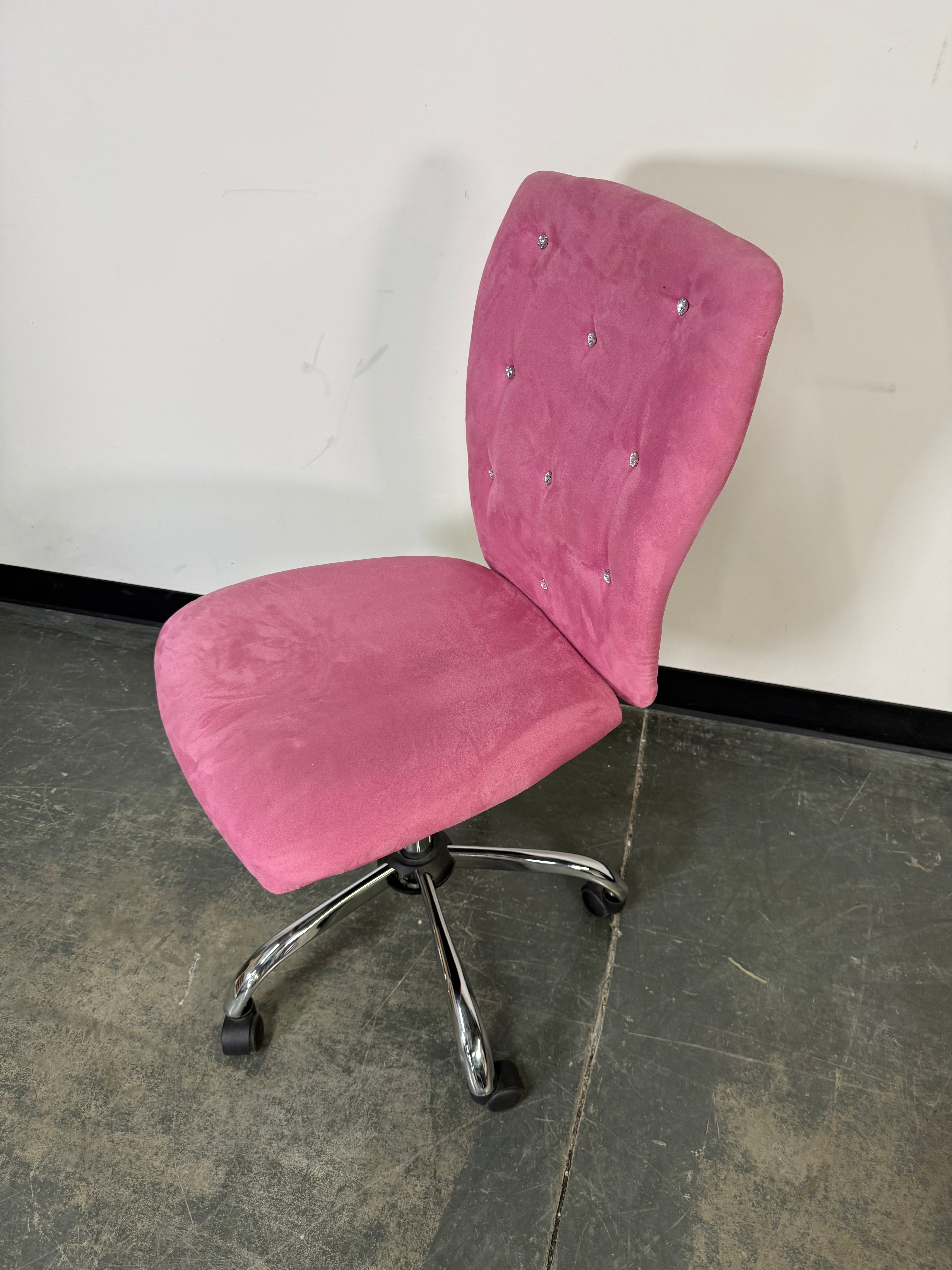 Chic Pink Velvet Rolling Chair with Crystal Tufting 💖