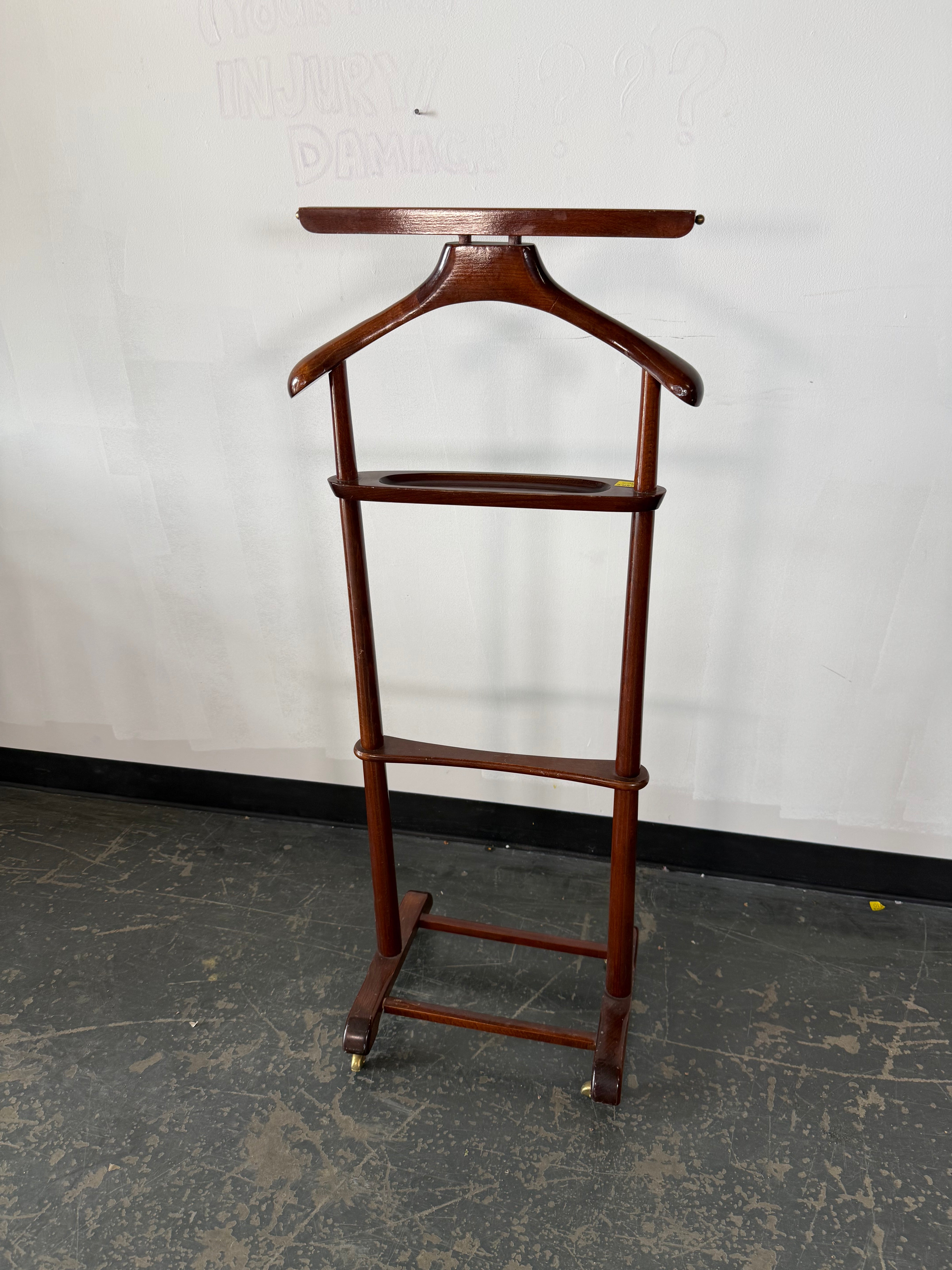 Vintage Gentleman’s Valet Stand – Timeless Style & Function