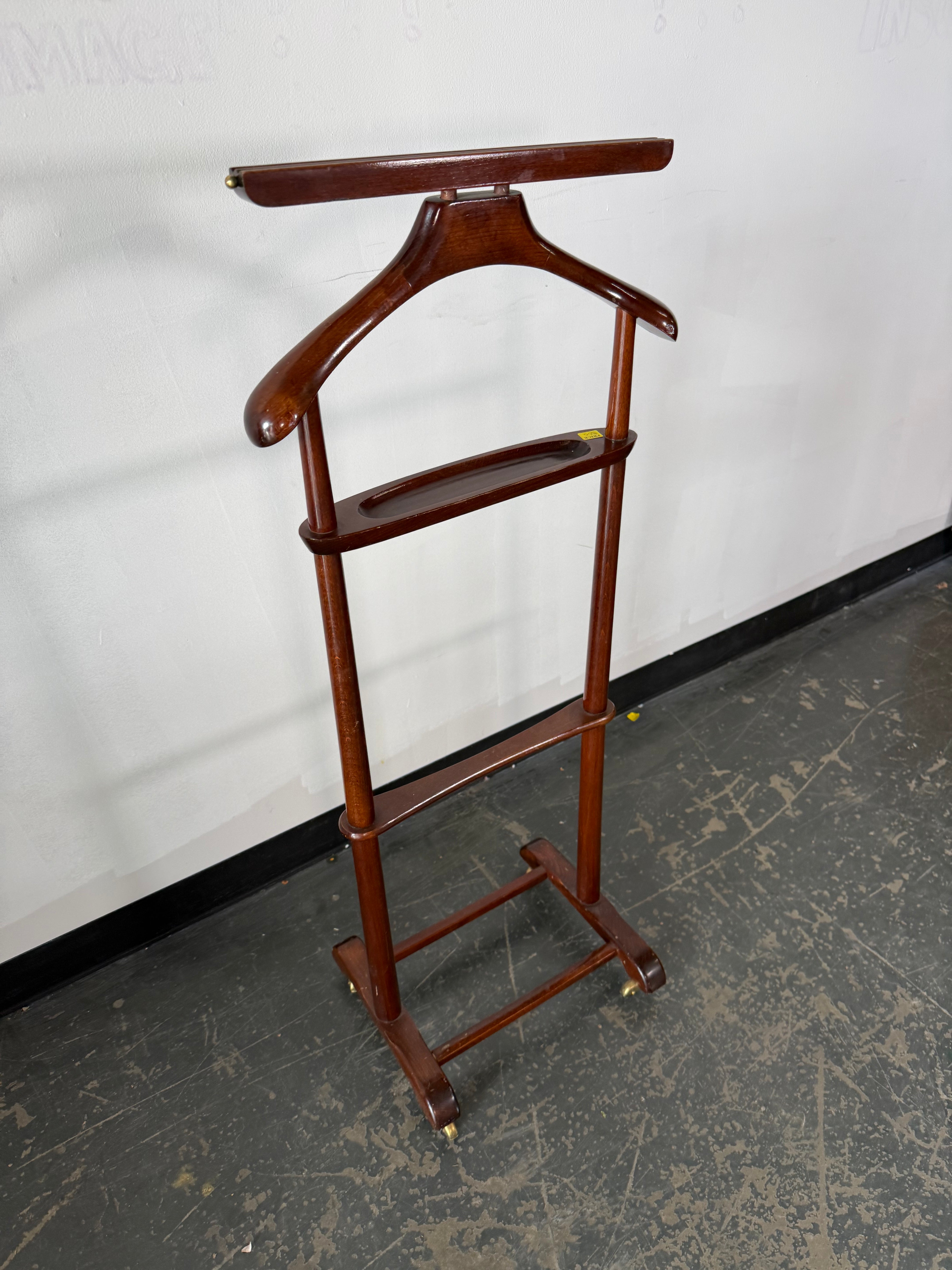 Vintage Gentleman’s Valet Stand – Timeless Style & Function