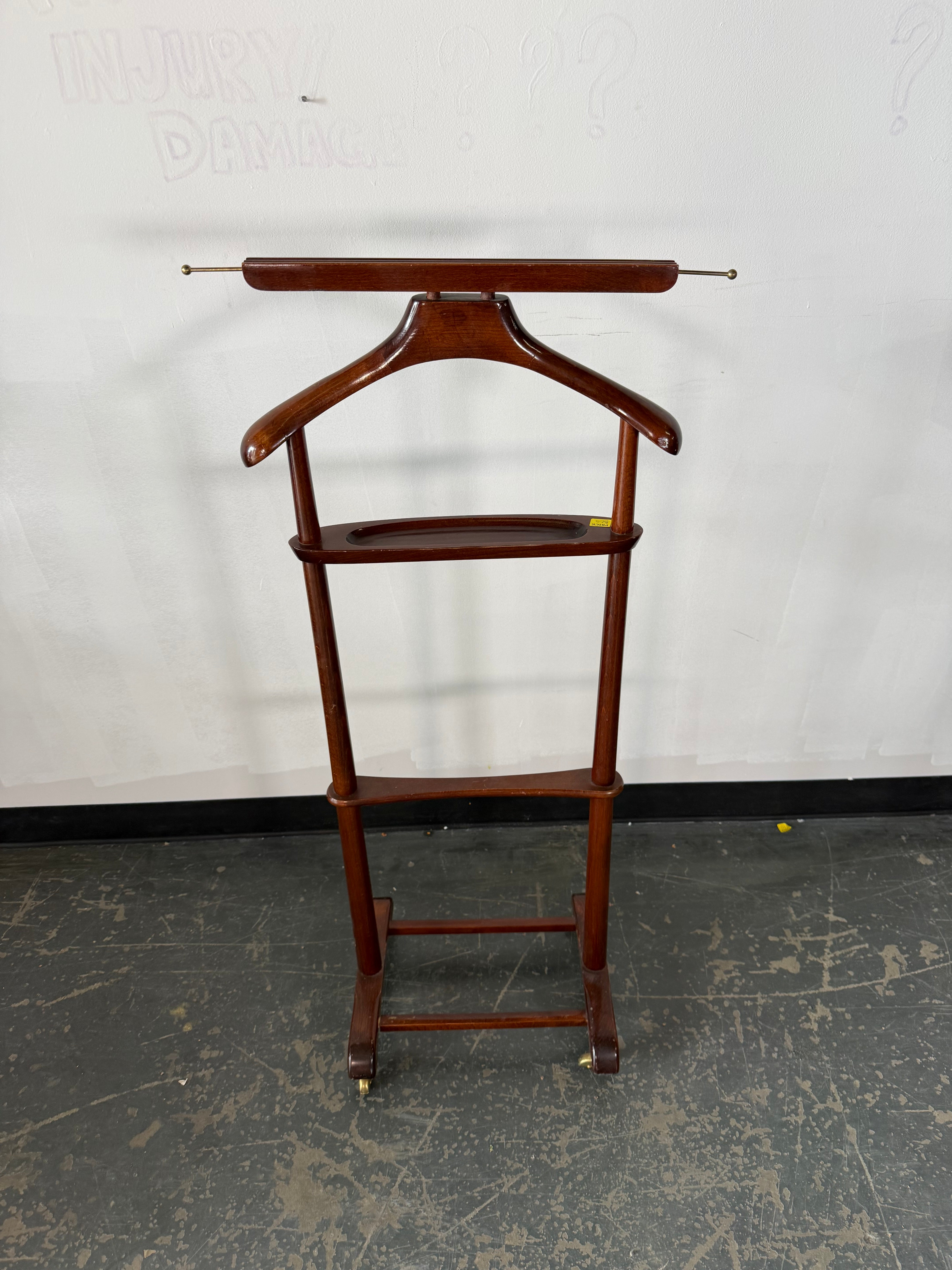 Vintage Gentleman’s Valet Stand – Timeless Style & Function
