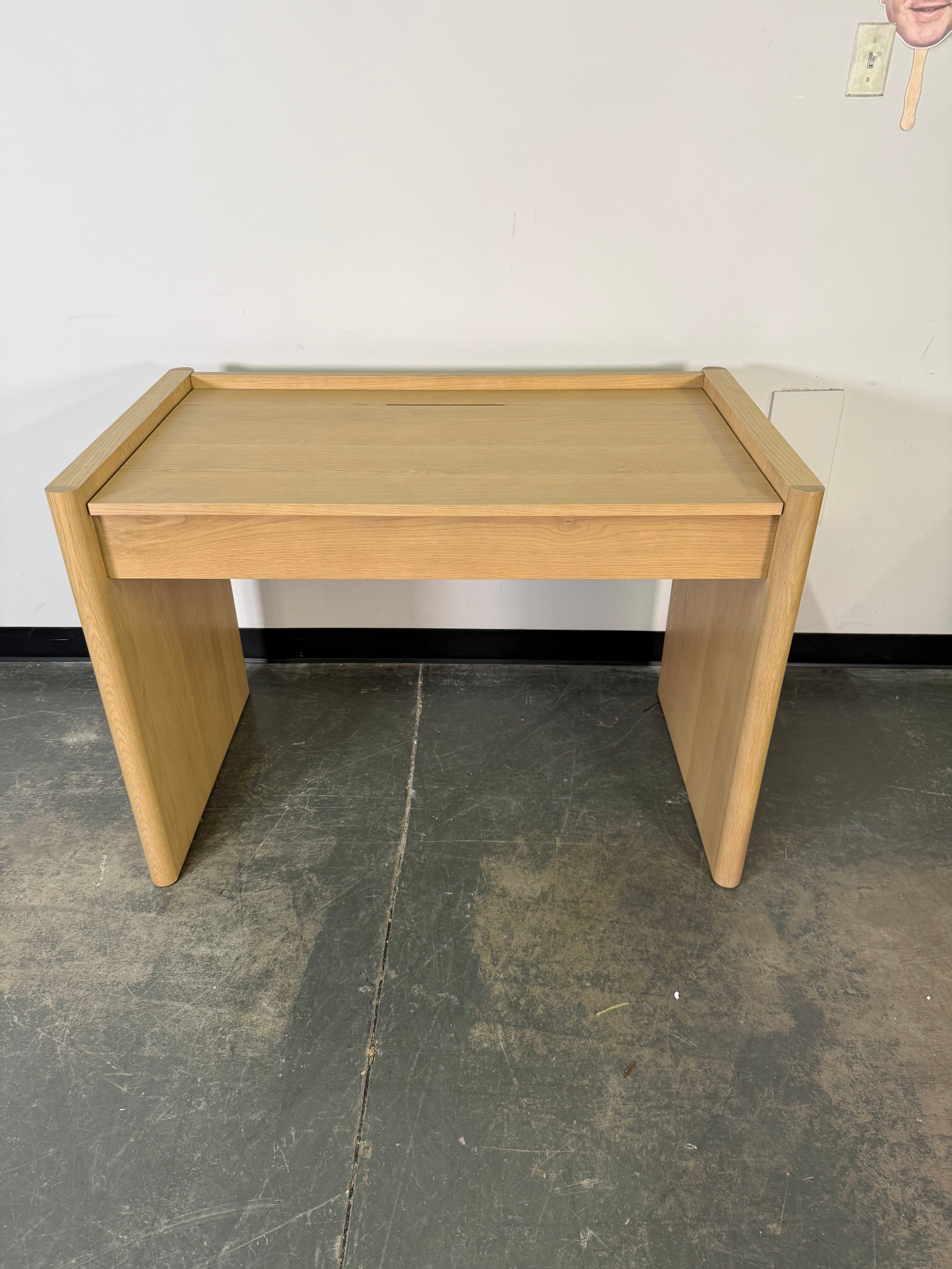 Article Torme Height-Adjustable Desk – White Oak
