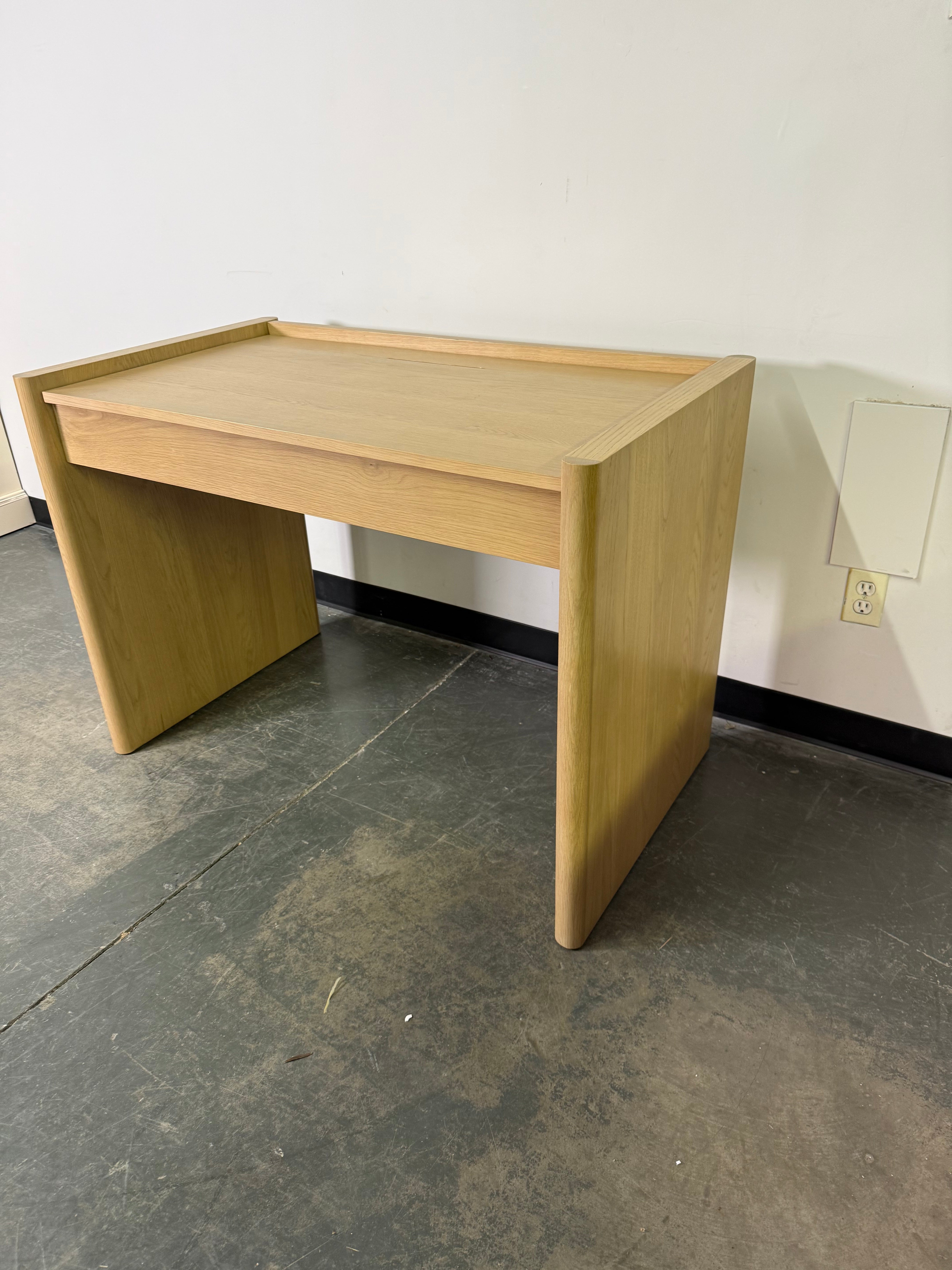 Article Torme Height-Adjustable Desk – White Oak